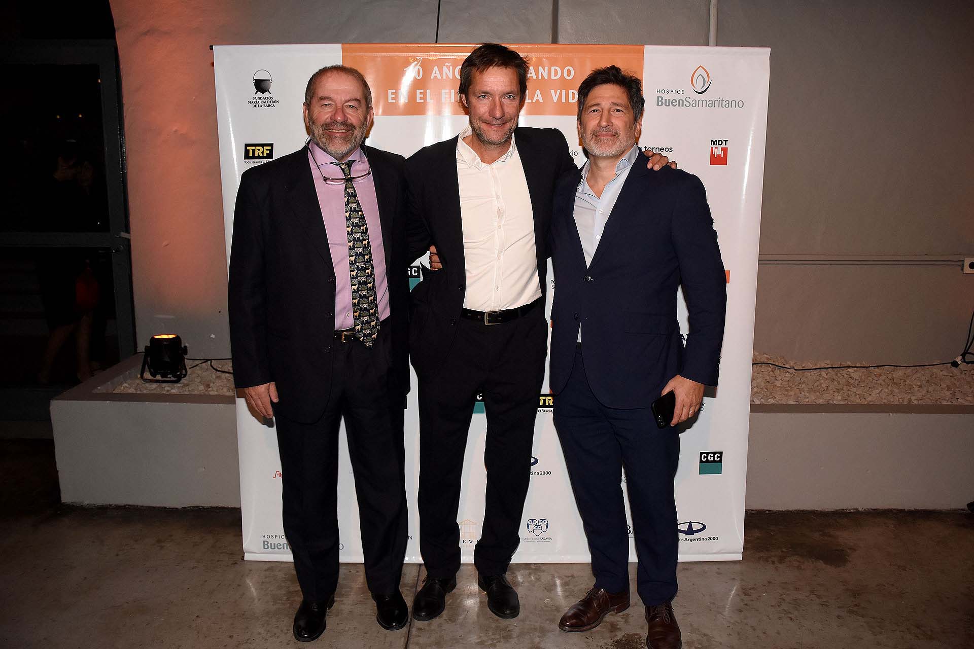 Leo Fernández Ursini, Segundo González Chavez, presidente del Club de Rugby Asociación Alumni, y Adrián Meszaros