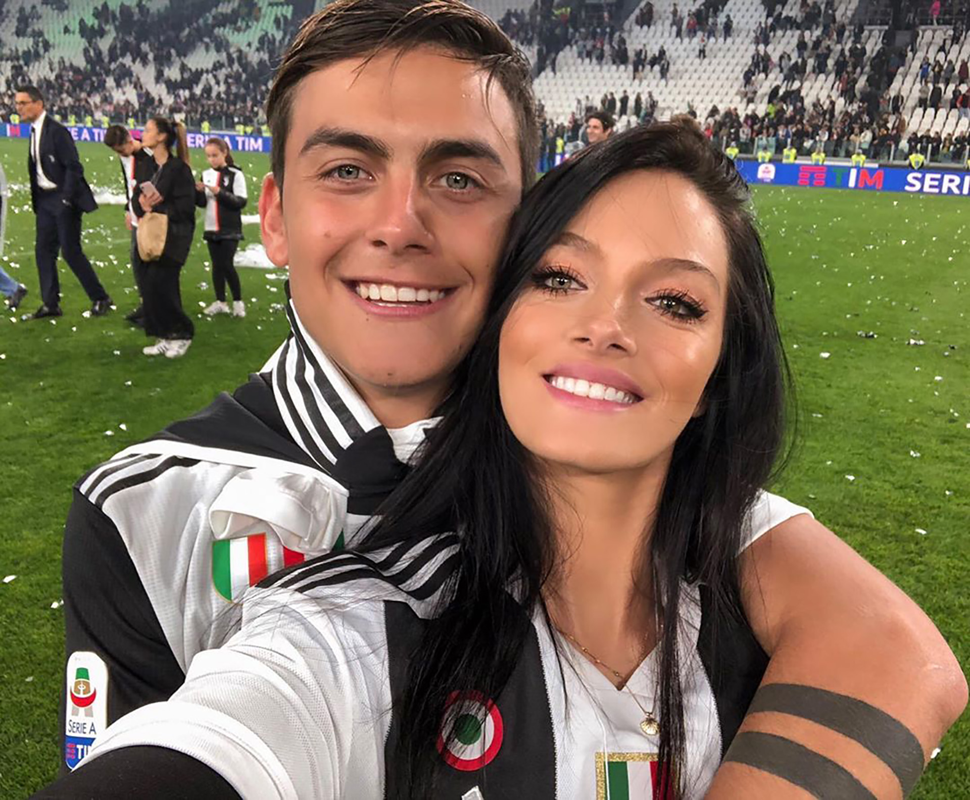 Oriana Sabatini, muy enamorada, acompañó a Paulo Dybala en los festejos del nuevo scudetto de la Juventus (Foto: Instagram)