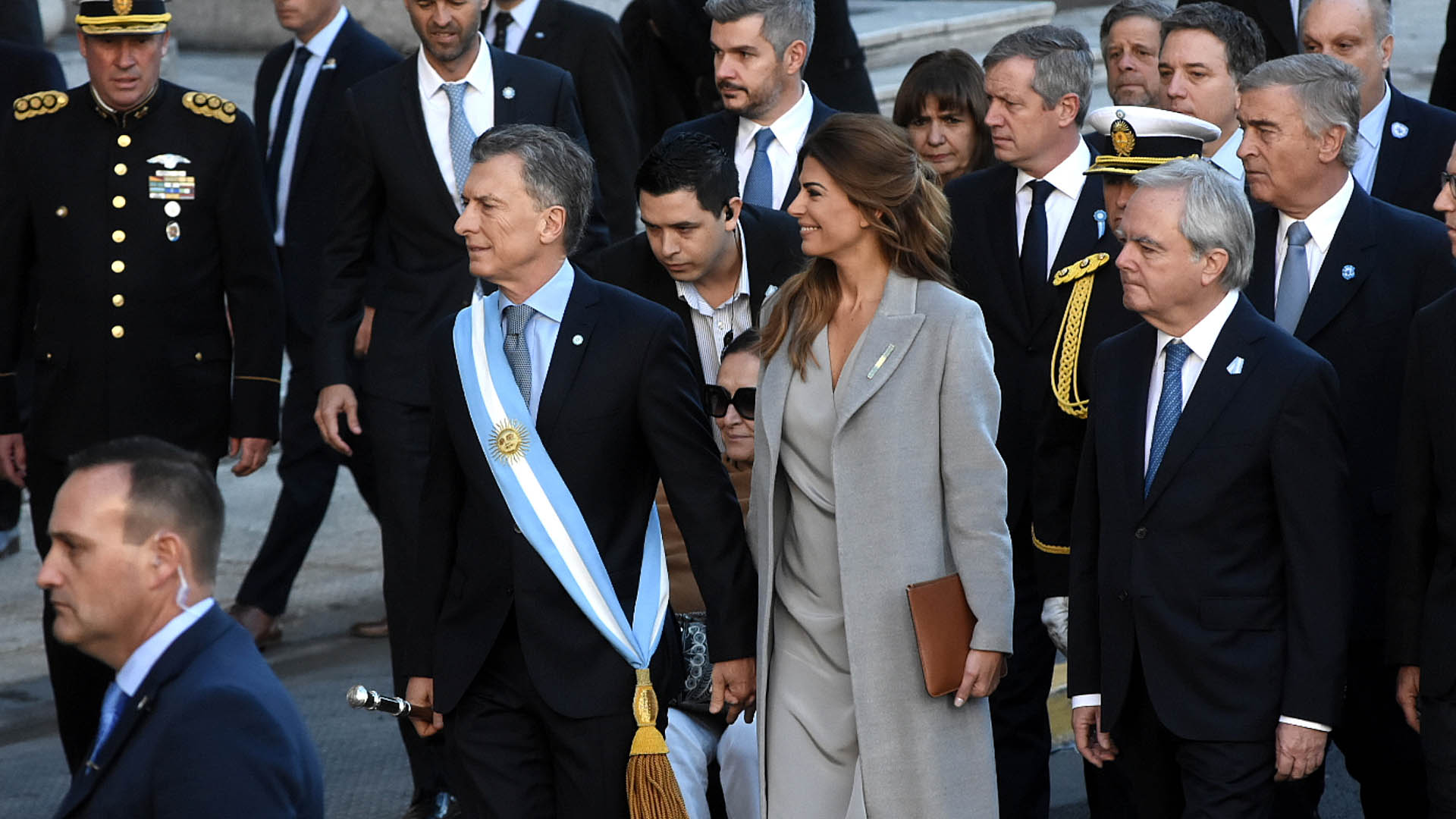 El presidenta Mauricio Macri arribó la Catedral Metropolitana de la mano de su mujer, Juliana Awada