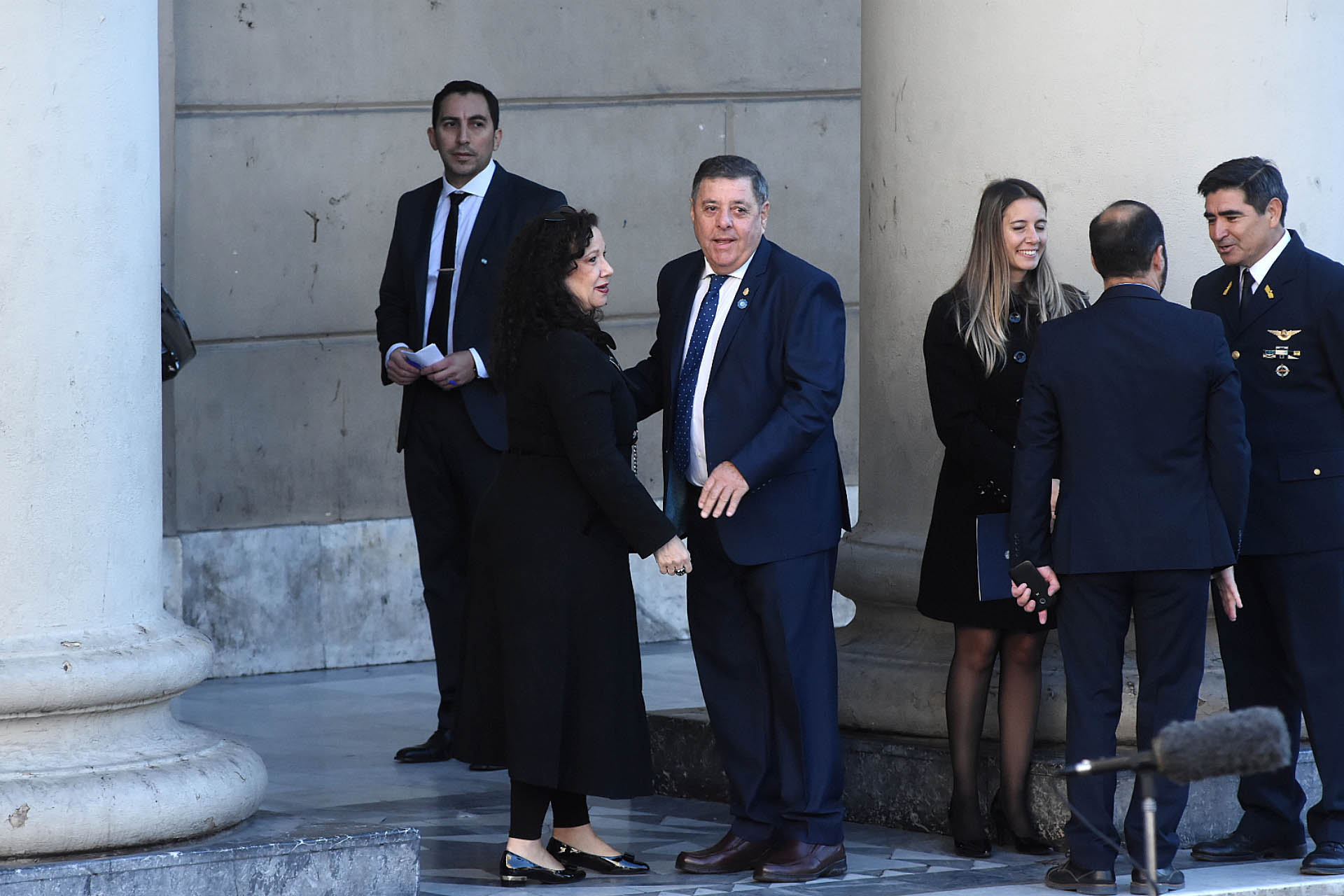 El senador oficilialista por Entre Ríos y ex dirgiente rural, Aldredo de Angelis, en la puerta de la Catedral Metropolitana
