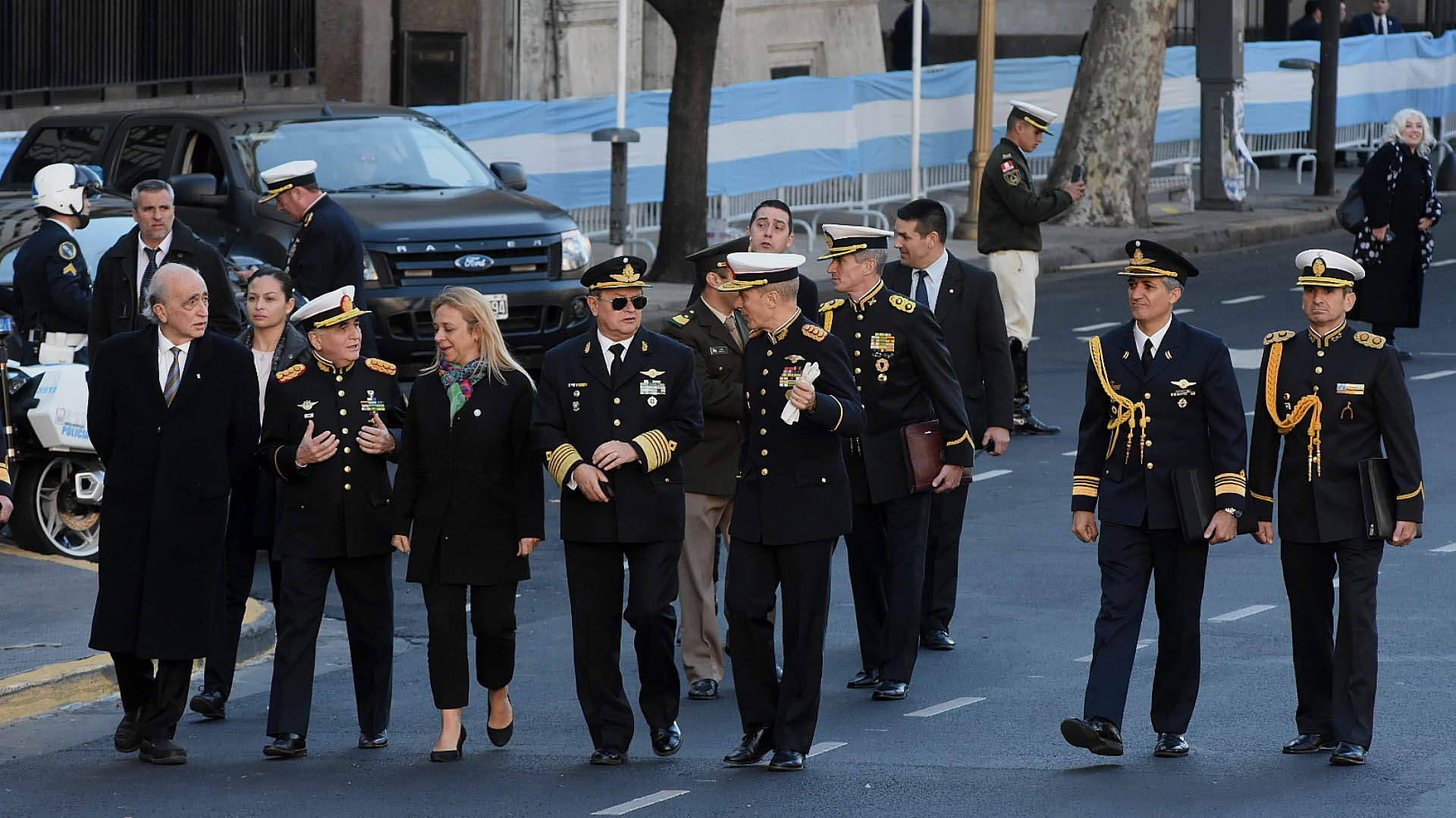 Los altos mandos militares también se hicieron presentes en la misma conmemorativa del 25 de Mayo