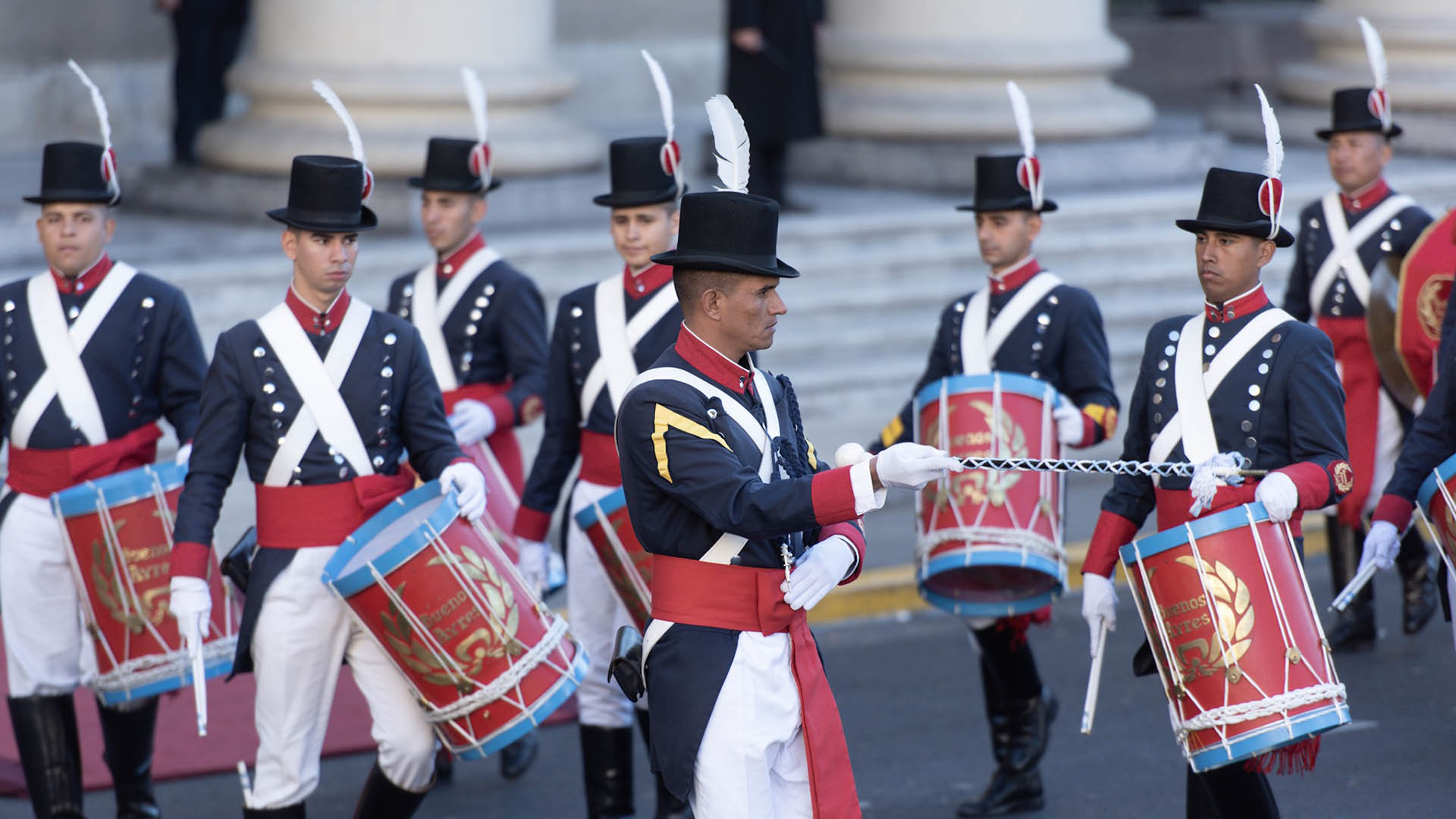 Los granaderos estuvieron a cargo de la musicalización del himno nacional