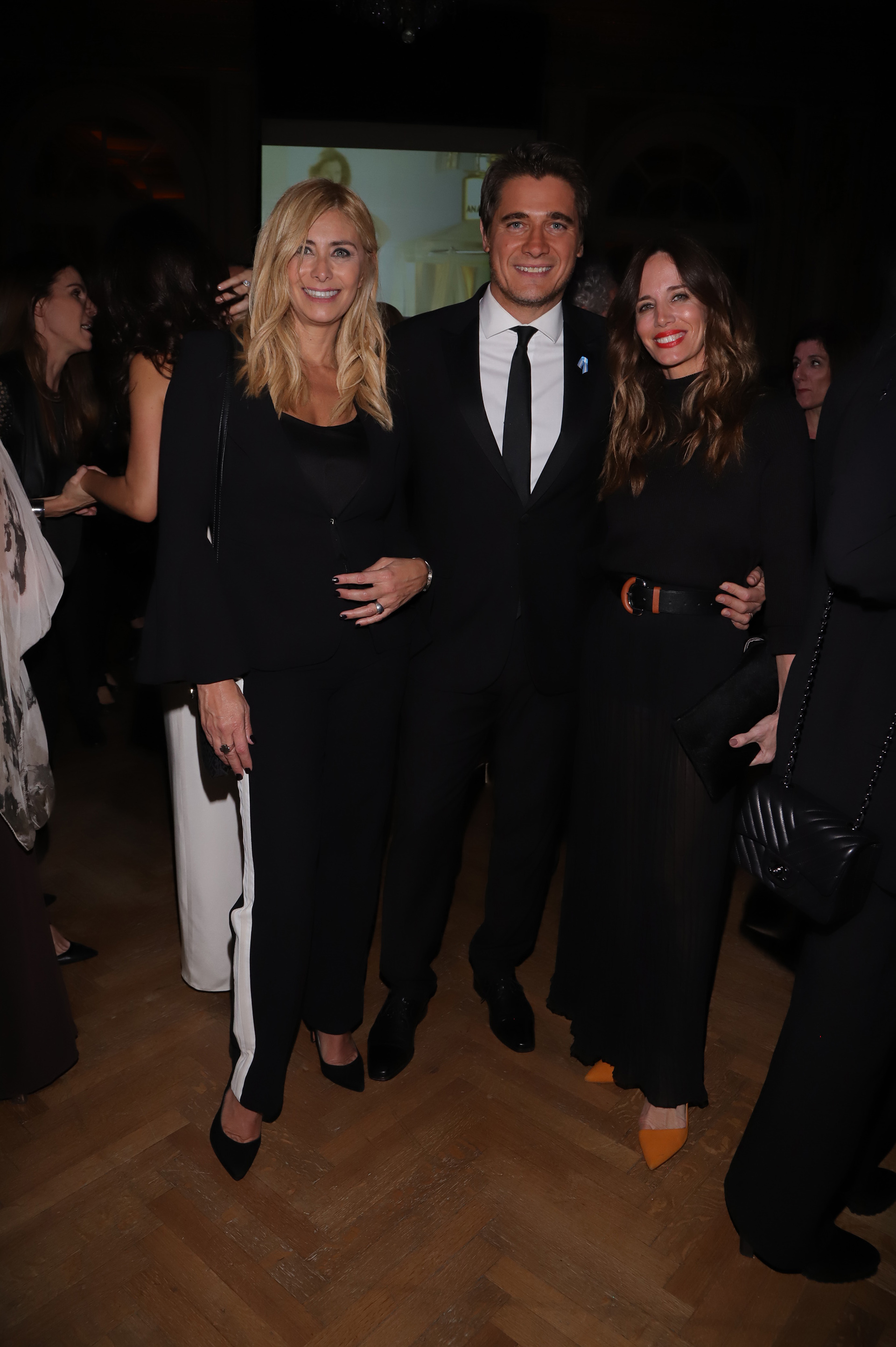 Marisa y Guillermo Andino junto a Carolina Prat
