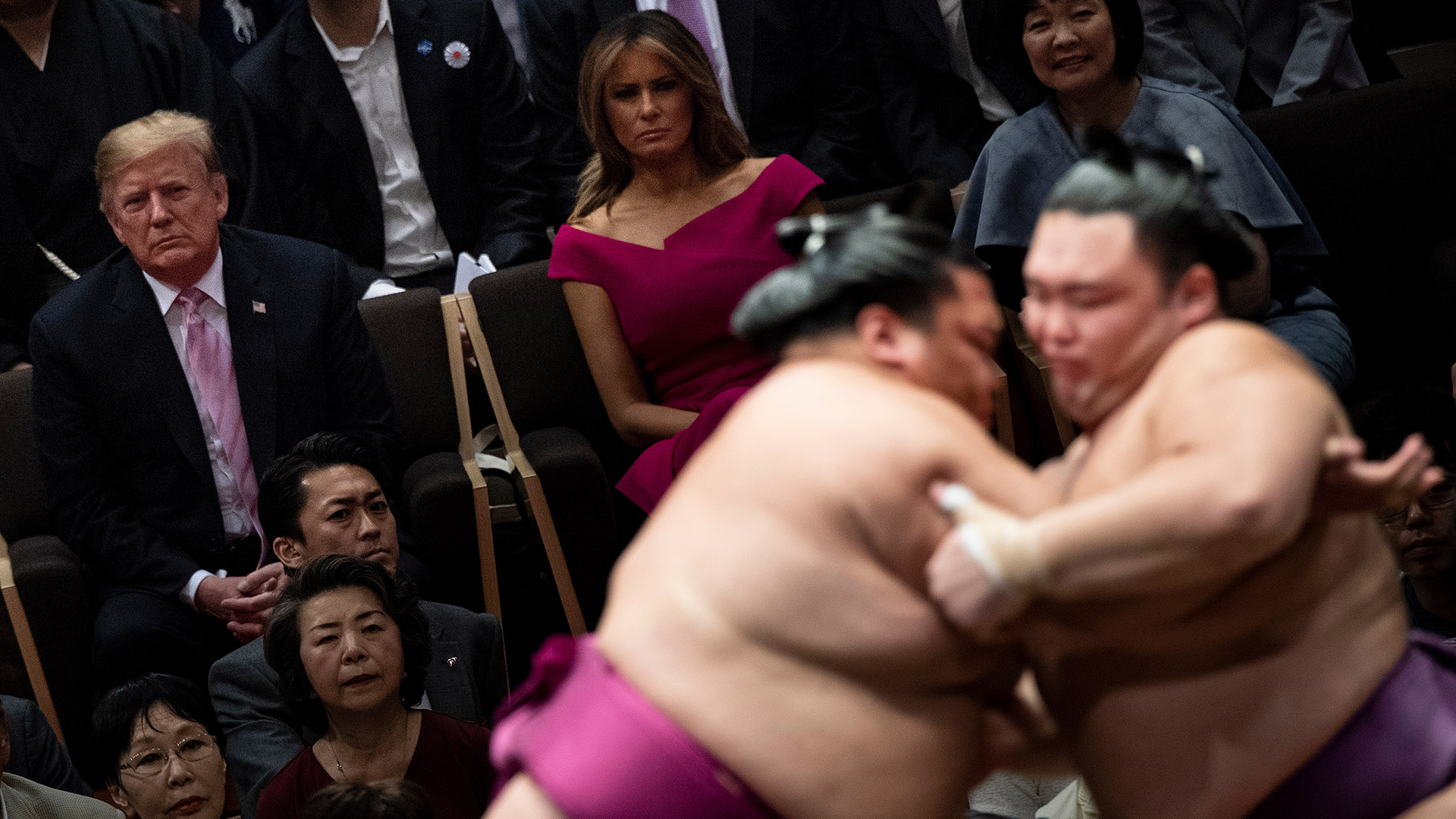 En esta lucha, dos contrincantes o rikishi se enfrentan en un área circular