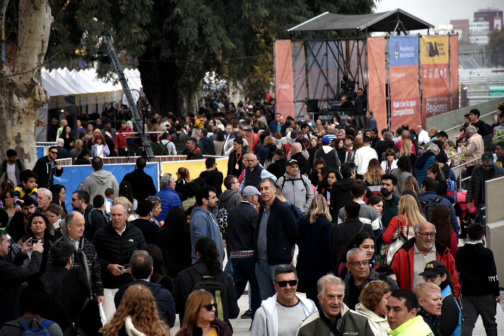 No sólo fueron fanáticos de los autos los que se dieron cita este domingo