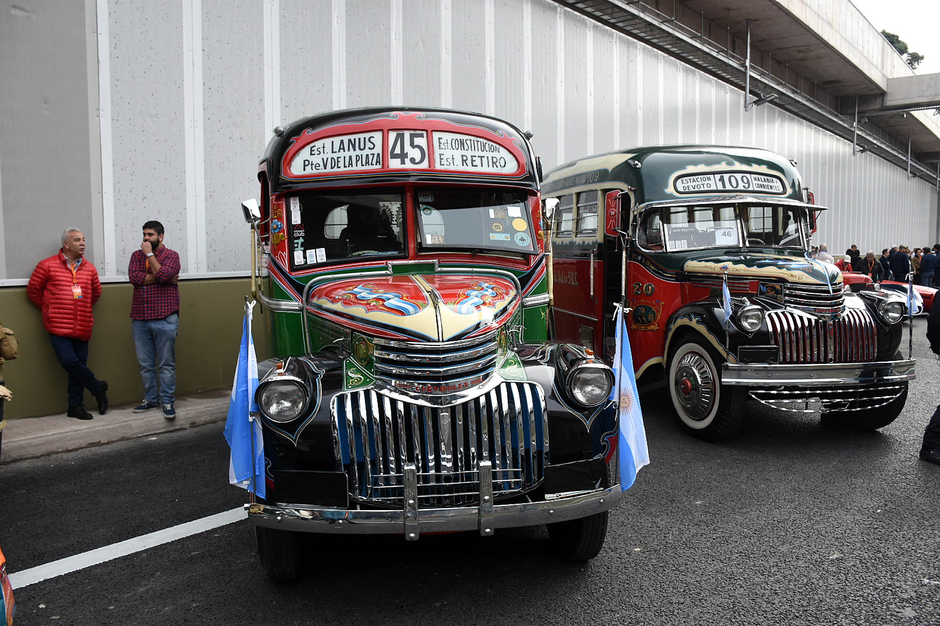 Un 45 y un 109, recuerdos de otra época que le pusieron nostalgia a la tarde