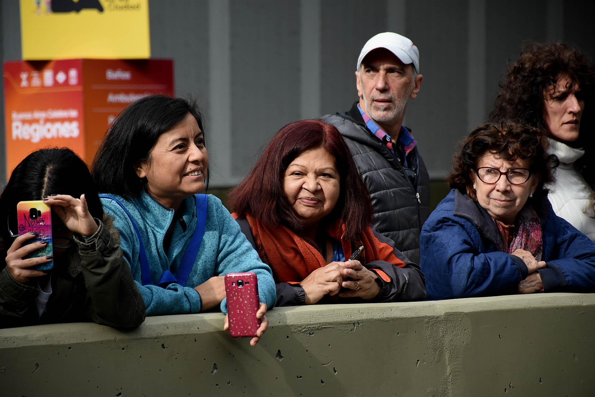 Los celulares y las fotos se volvieron protagonistas entre la gente que quiso llevarse un recuerdo