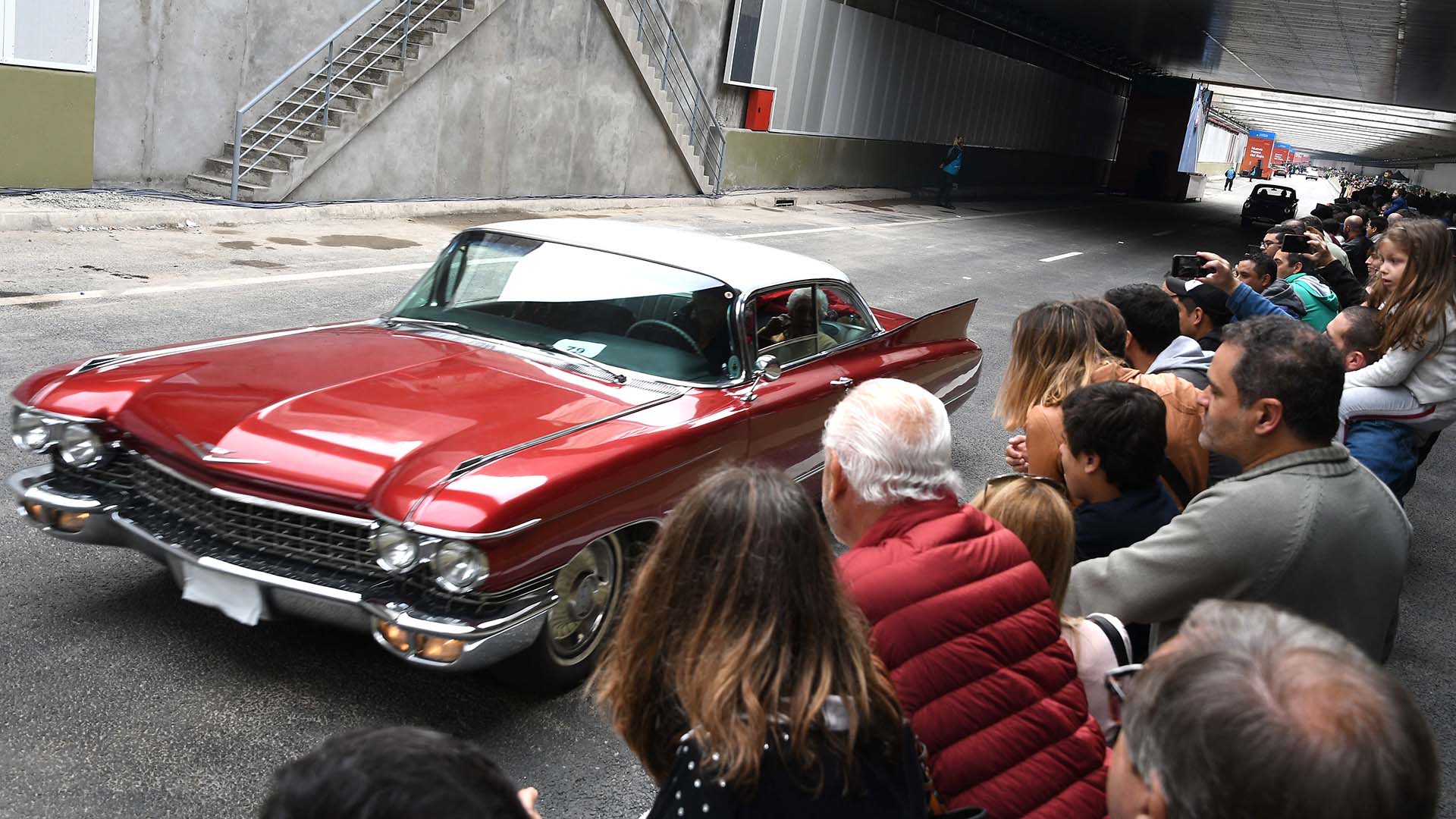Un Cadillac rojo que se llevó todas las miradas