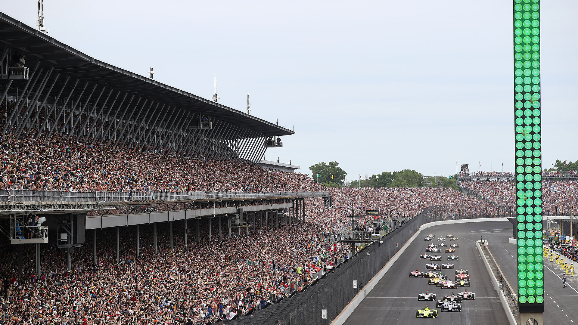 Pagenaud (Team Penske-Chevrolet) dominó la 103 edición de las 500 Millas de Indianápolis ya que hace una semana consiguió la “pole position”, y este domingo controló gran parte de la carrera hasta que, a falta de 23 vueltas, un accidente neutralizó la carrera con la salida del coche de seguridad