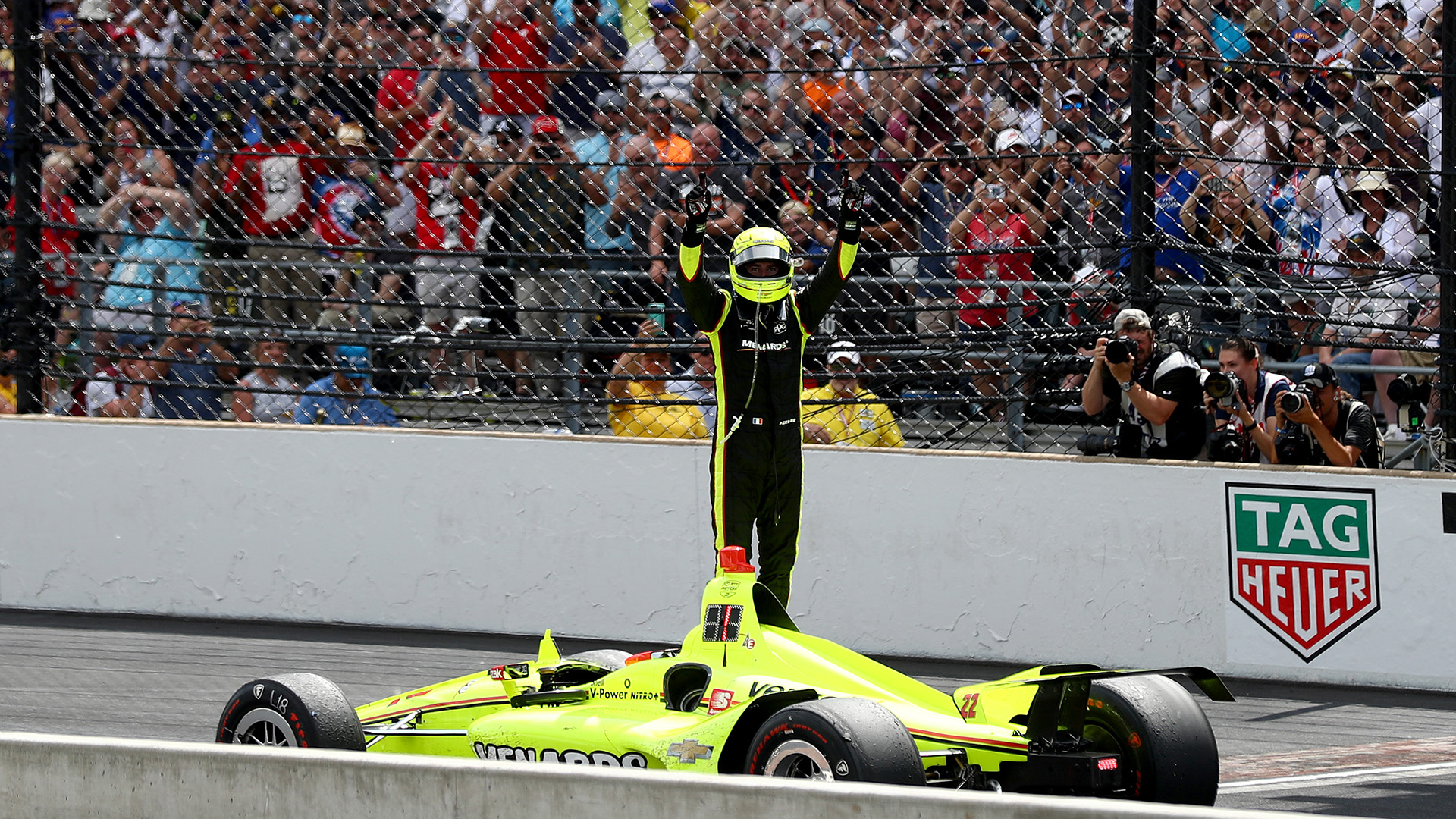 Pagenaud es el hijo del propietario de un supermercado en Poitiers y cuya familia estableció un escuela de conducción para que el joven pudiese iniciar su carrera como piloto de carreras