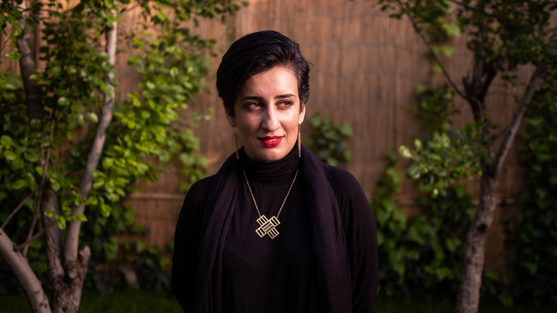 Farahnaz Forotan ha creado una campaña de redes sociales, #MyRedLine, que invita a las mujeres a exigir sus derechos (Jim Huylebroek/The New York Times)