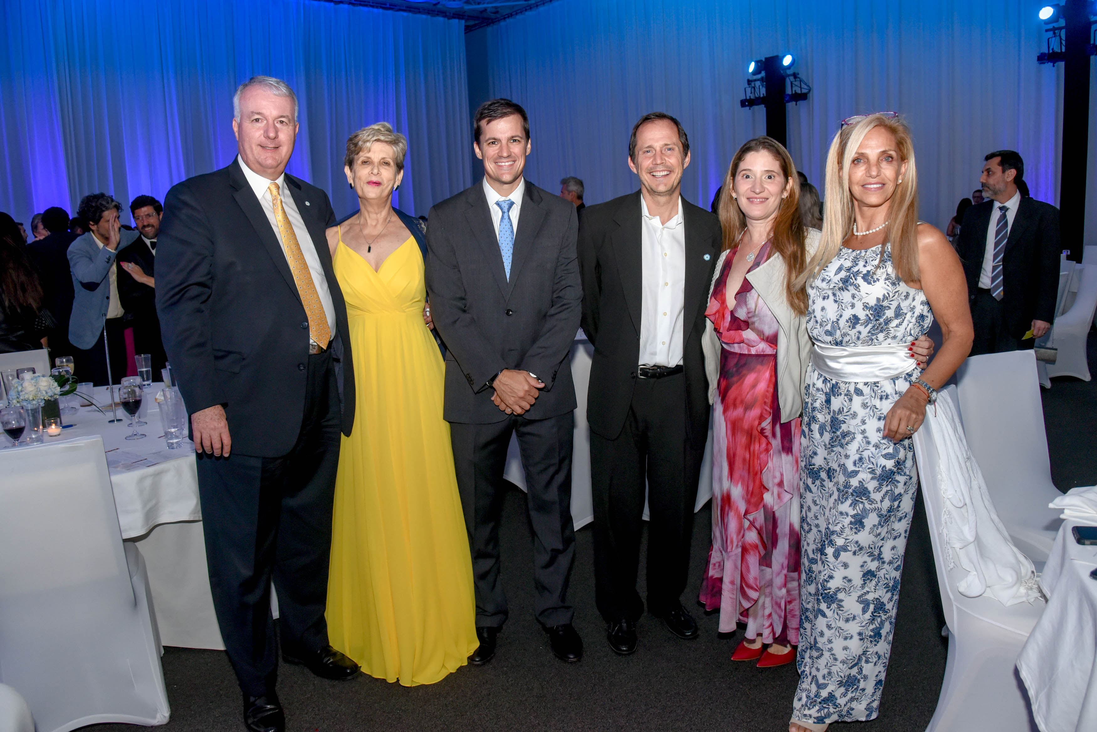 Marcelo Bottini, Director Regional de Aerolineas Argentinas y Secretario de la AACC, con su esposa, Luciano Macagno (Delta Airlines) y amigos