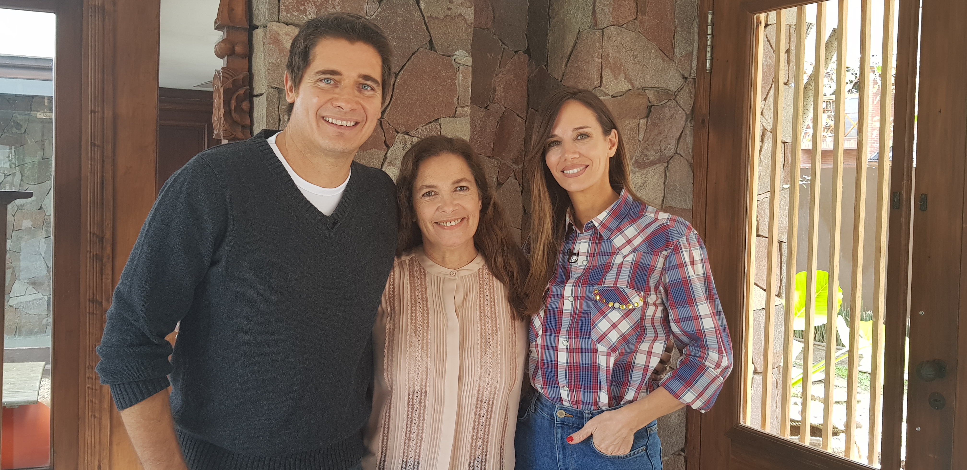 Sandra Mihanovich junto a Guillermo Andino y Carolina Prat