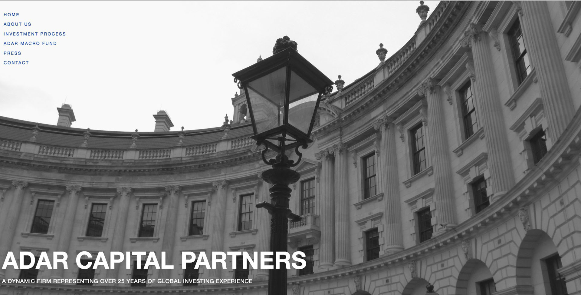 La web de la consultora financiera Adar Capital Partners, registrada en Caimán