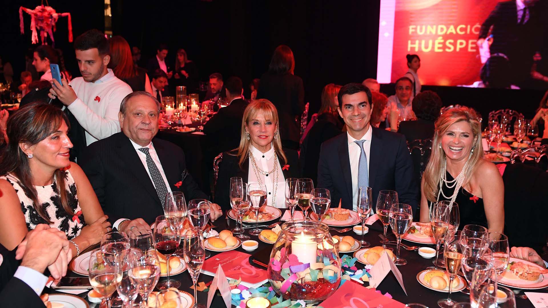 Néstor Abatidaga, director general corporativo del Grupo Sancor Seguros; Marcela Tinayre, Juan Manuel Urtubey y María Laura Leguizamón