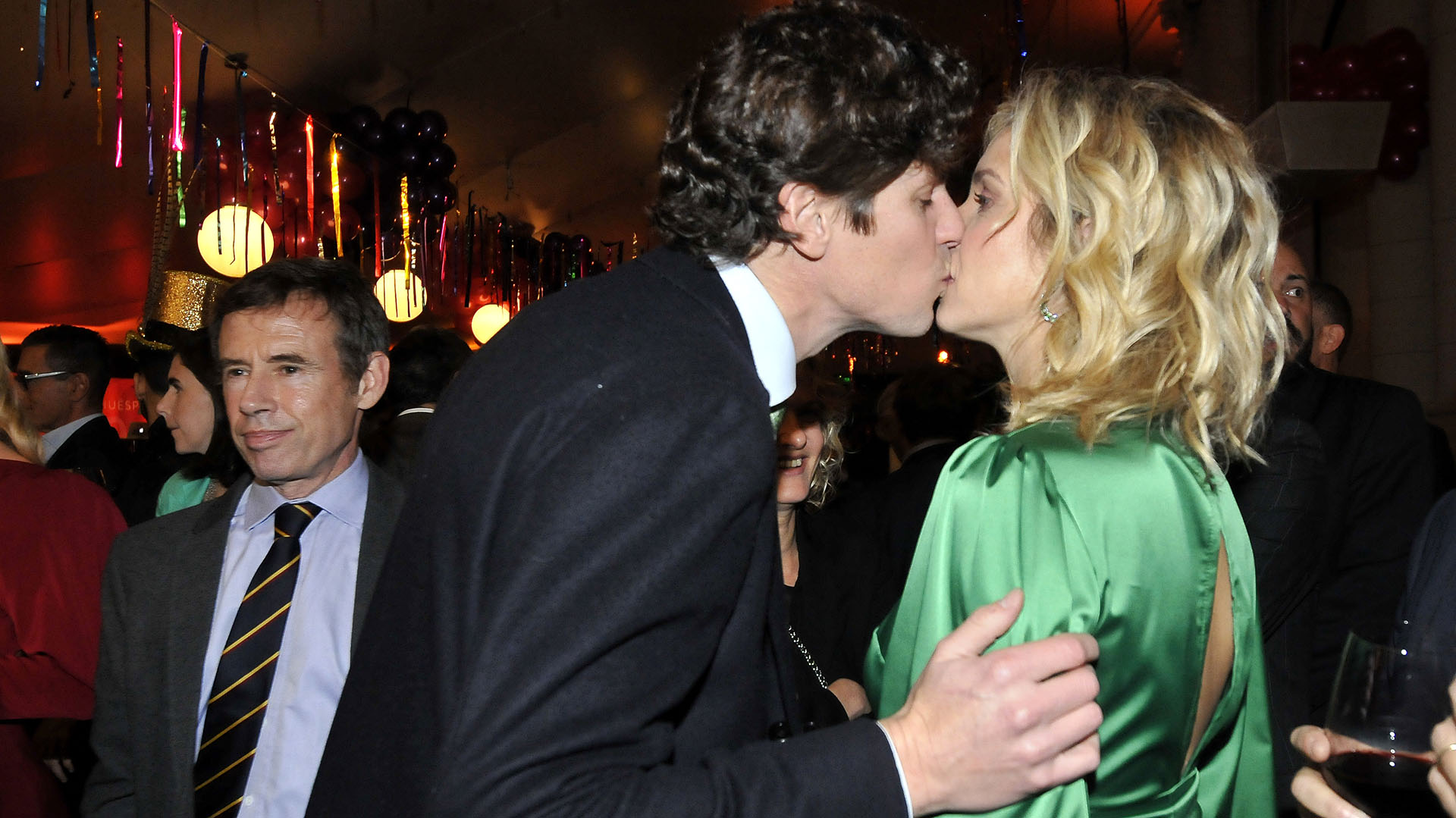 El beso entre Carla Peterson y Martín Lousteau