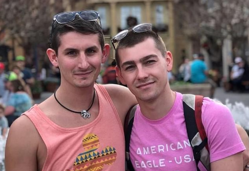 La pareja se conoció a través de Instagram, y les unió su fascinación por los fenómenos climáticos adversos (Facebook: @ChrisScott)