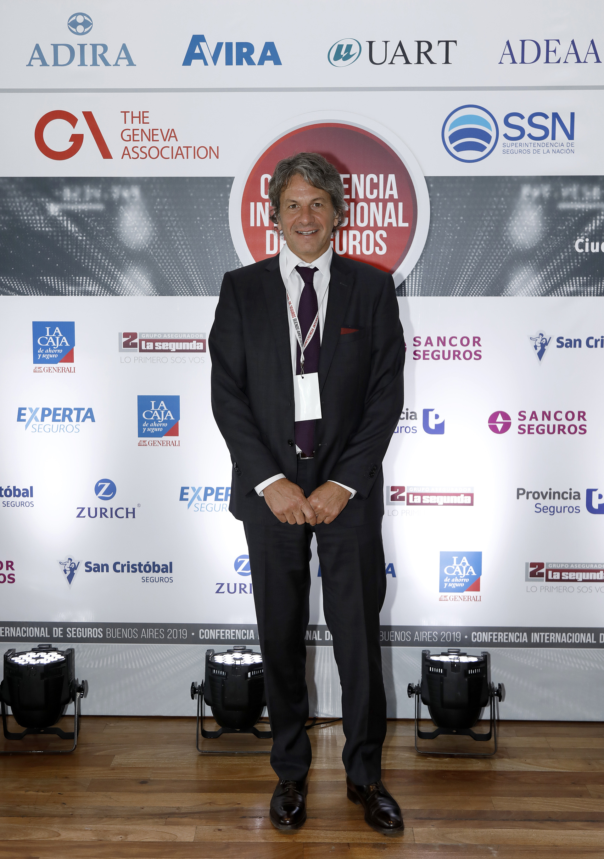 Juan Pazo, Superintendente de Seguros de la Nación, quien señaló que la SSN está trabajando en el rol del seguro como inversor institucional, bajo el convencimiento de que es la mejor forma de contribuir al desarrollo sostenible del país y construir una cultura de la previsibilidad. Destacó, en ese marco, el aumento de las deducciones del Impuesto a las Ganancias para los seguros de Vida y Retiro, considerando que esto obedece a una visión orientada a generar condiciones para facilitar la capacidad de ahorro en Argentina