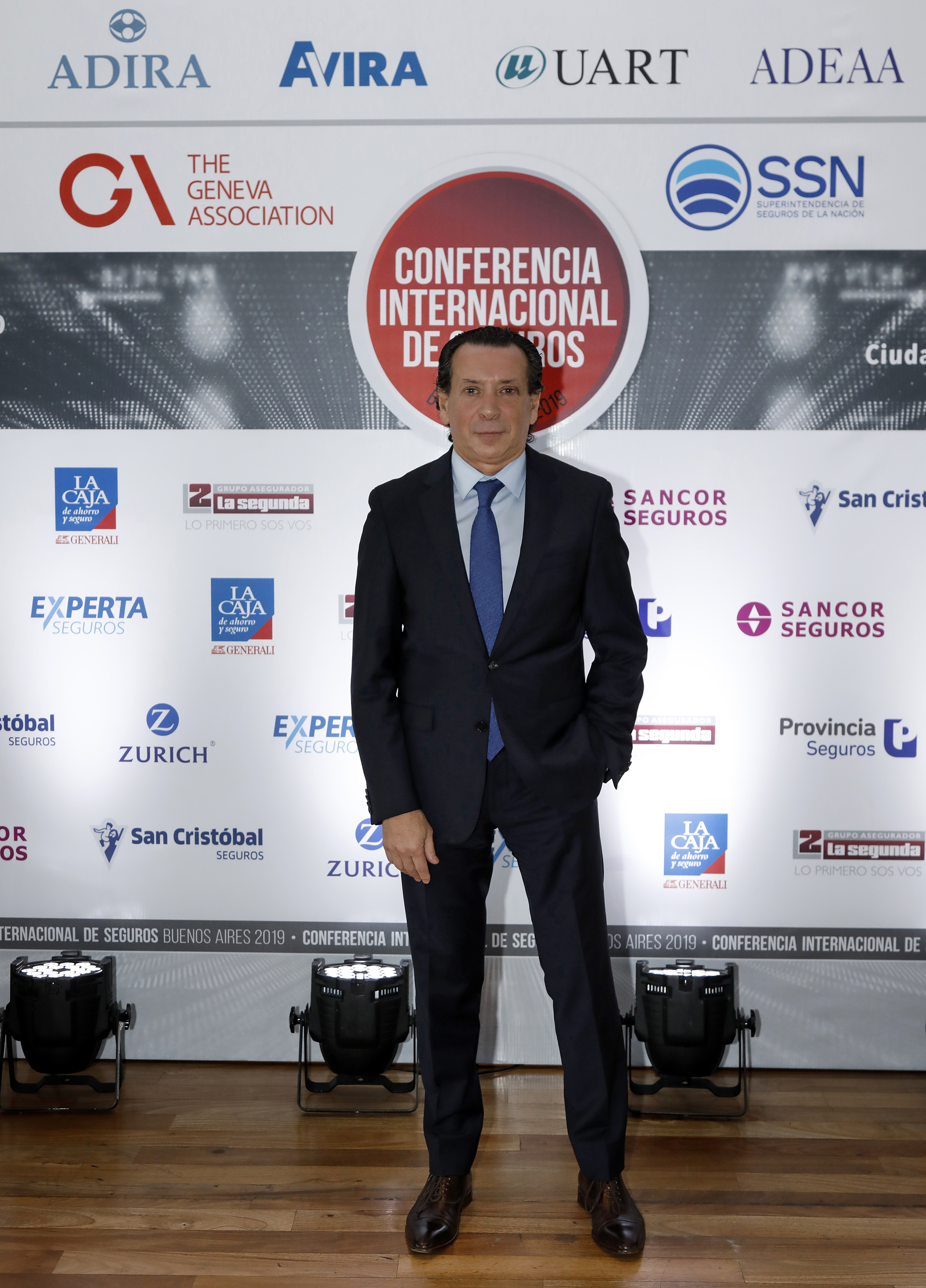 Dante Sica, ministro de Producción y Trabajo, resaltó el trabajo que desde el gobierno se viene haciendo en la búsqueda de la estabilidad macroeconómica, generando condiciones de estabilidad que permitan fortalecer la moneda y favorecer la construcción de un mercado de capitales, dentro del cual la industria del seguro tiene un aporte muy significativo que realizar