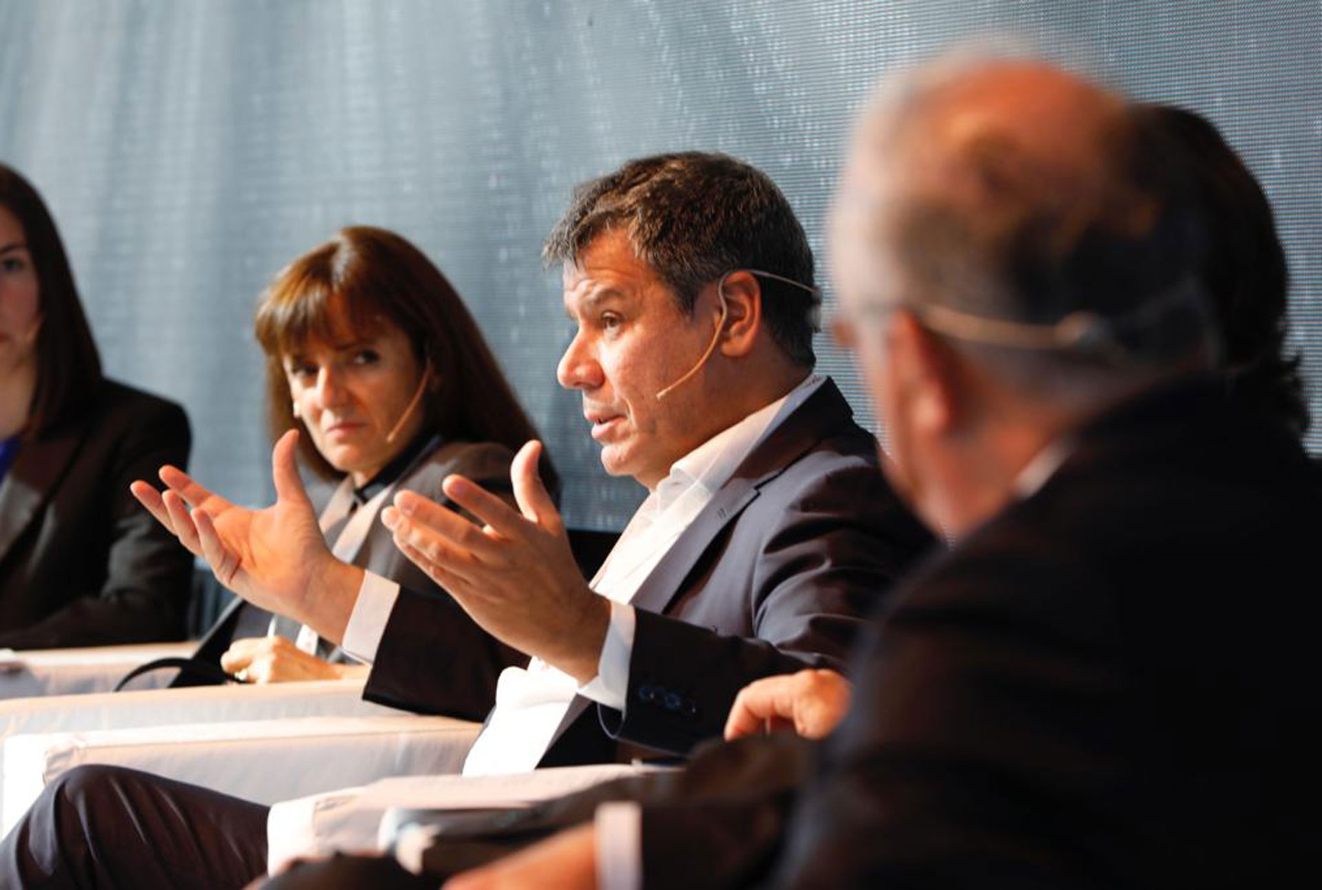 Facundo Manes participando de un panel