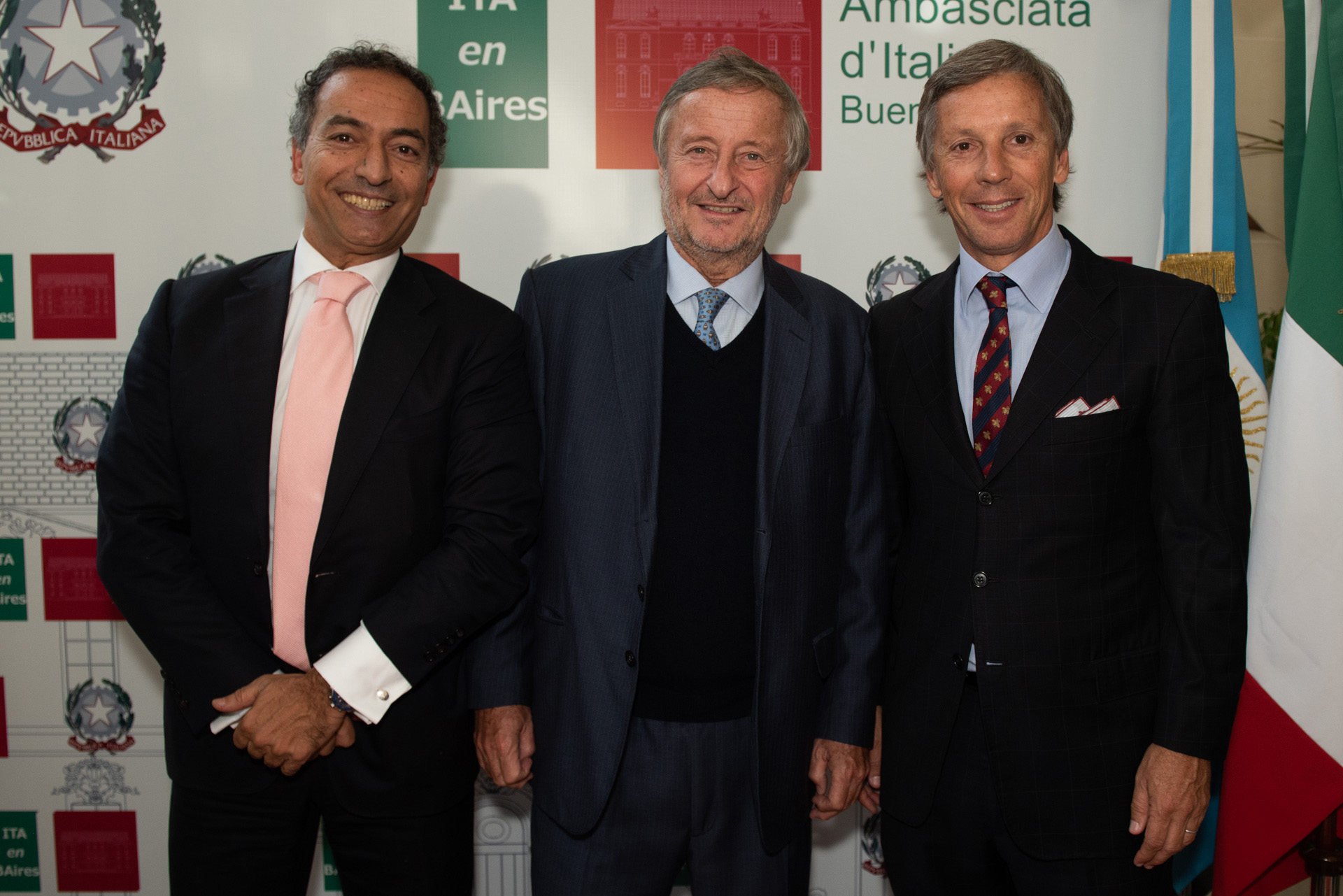 El embajador de Portugal en la Argentina, Joao Ribeiro de Almeida, junto a los empresarios Cristiano Rattazzi y Alejandro Gravier