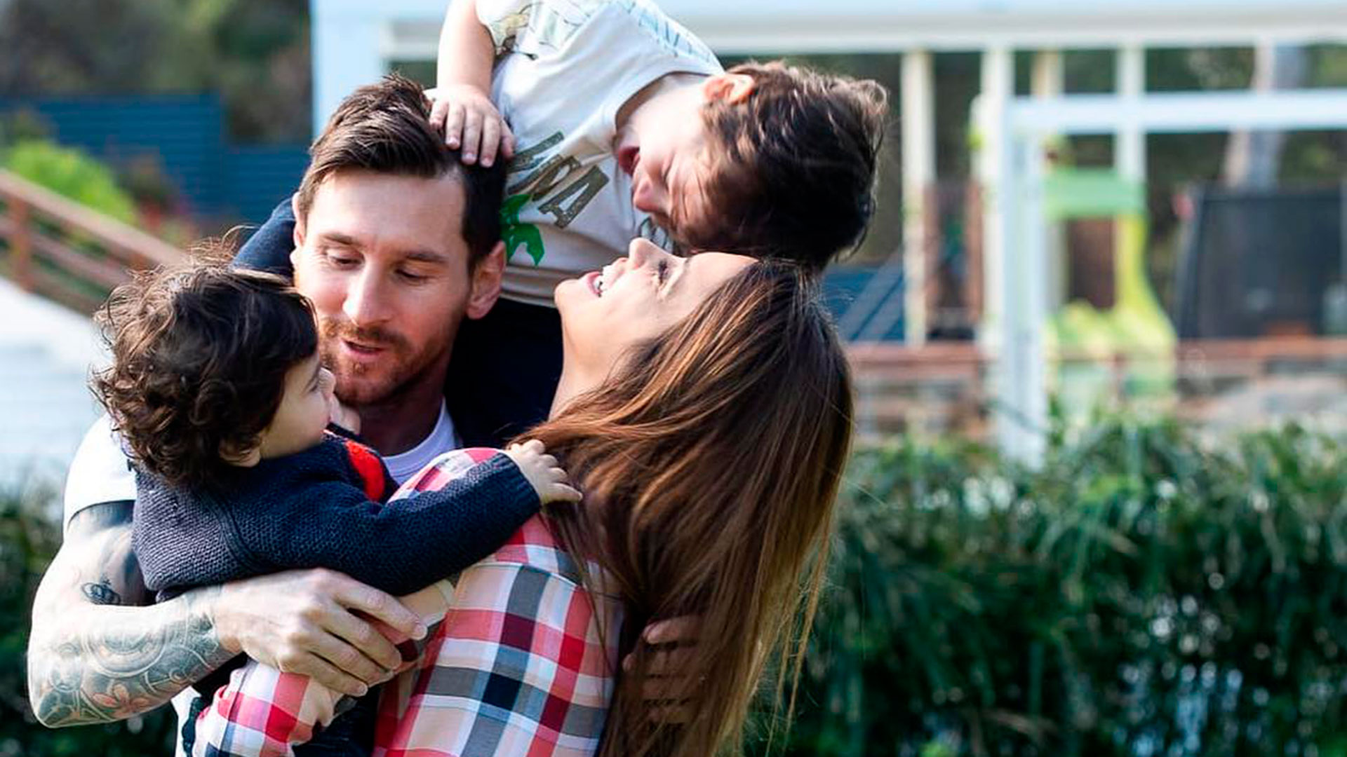 Lionel Messi, junto a Antonela Roccuzzo y sus dos hijos mayores