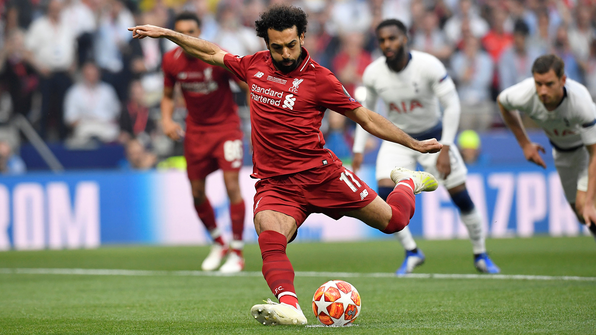 El egipcio Mohamed Salah fue el autor del primer gol, de penal (REUTERS)