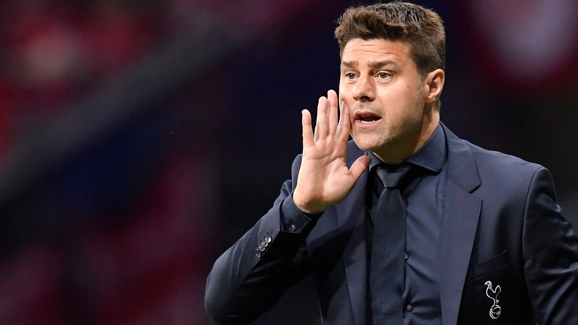 El argentino Mauricio Pochettino, entrenador del Tottenham, da indicaciones (REUTERS)
