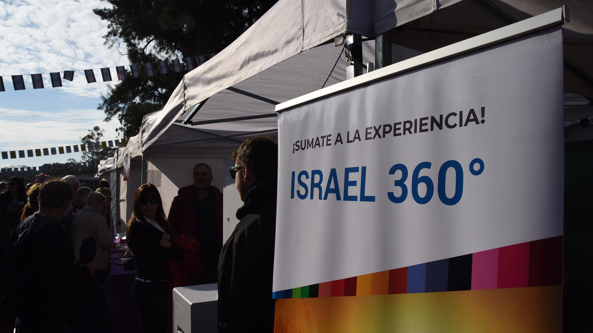 En Buenos Aires Celebra Israel también hubo invitados sorpresas, sorteos, concursos y souvenires, así como un espacio pensado para los más pequeños y secciones de realidad virtual donde promocionar el poderío tecnológico del Estado israelí