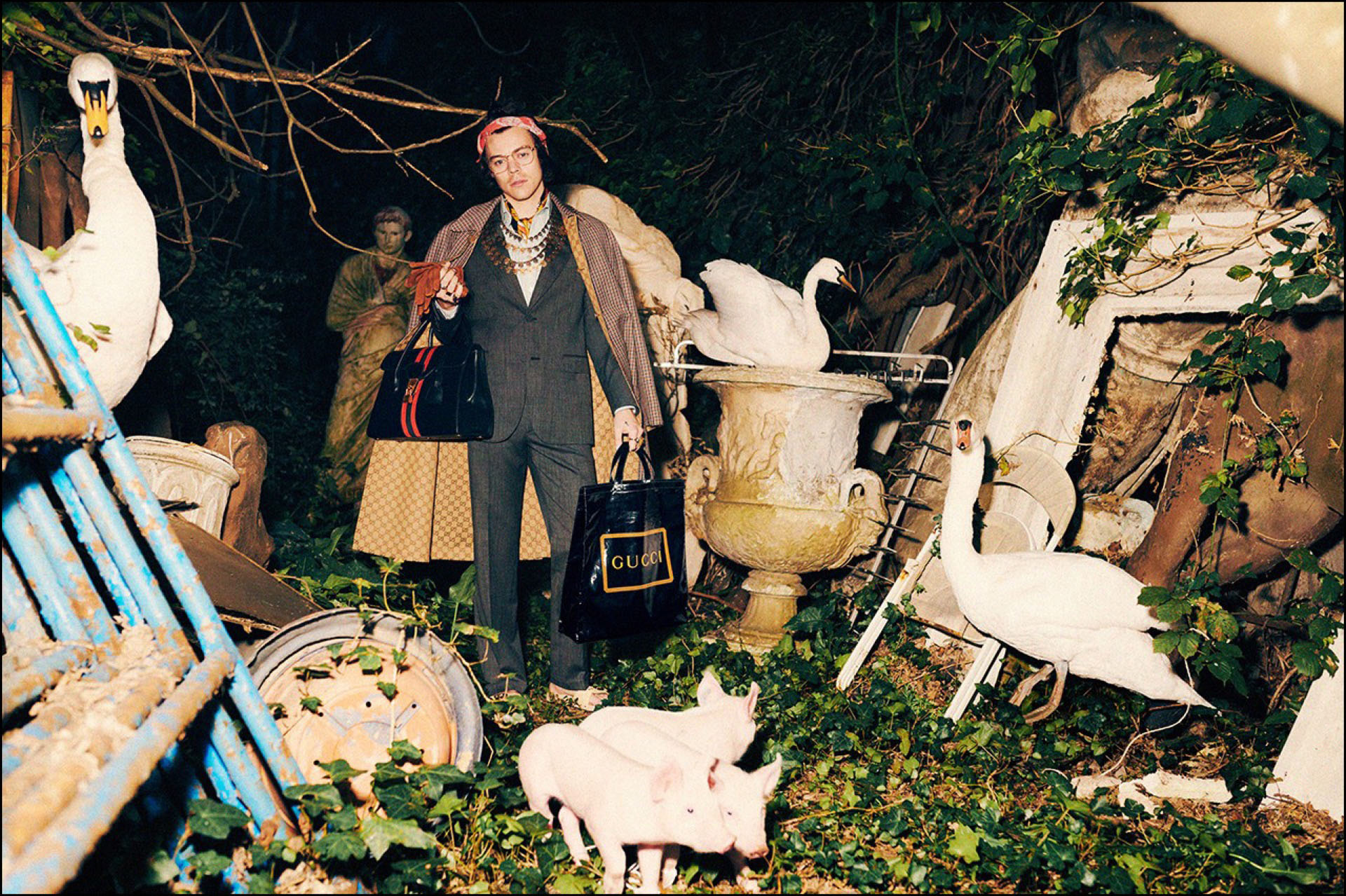 Una campaña extravagante, con animales de granja. Así es la nueva propuesta de Gucci.