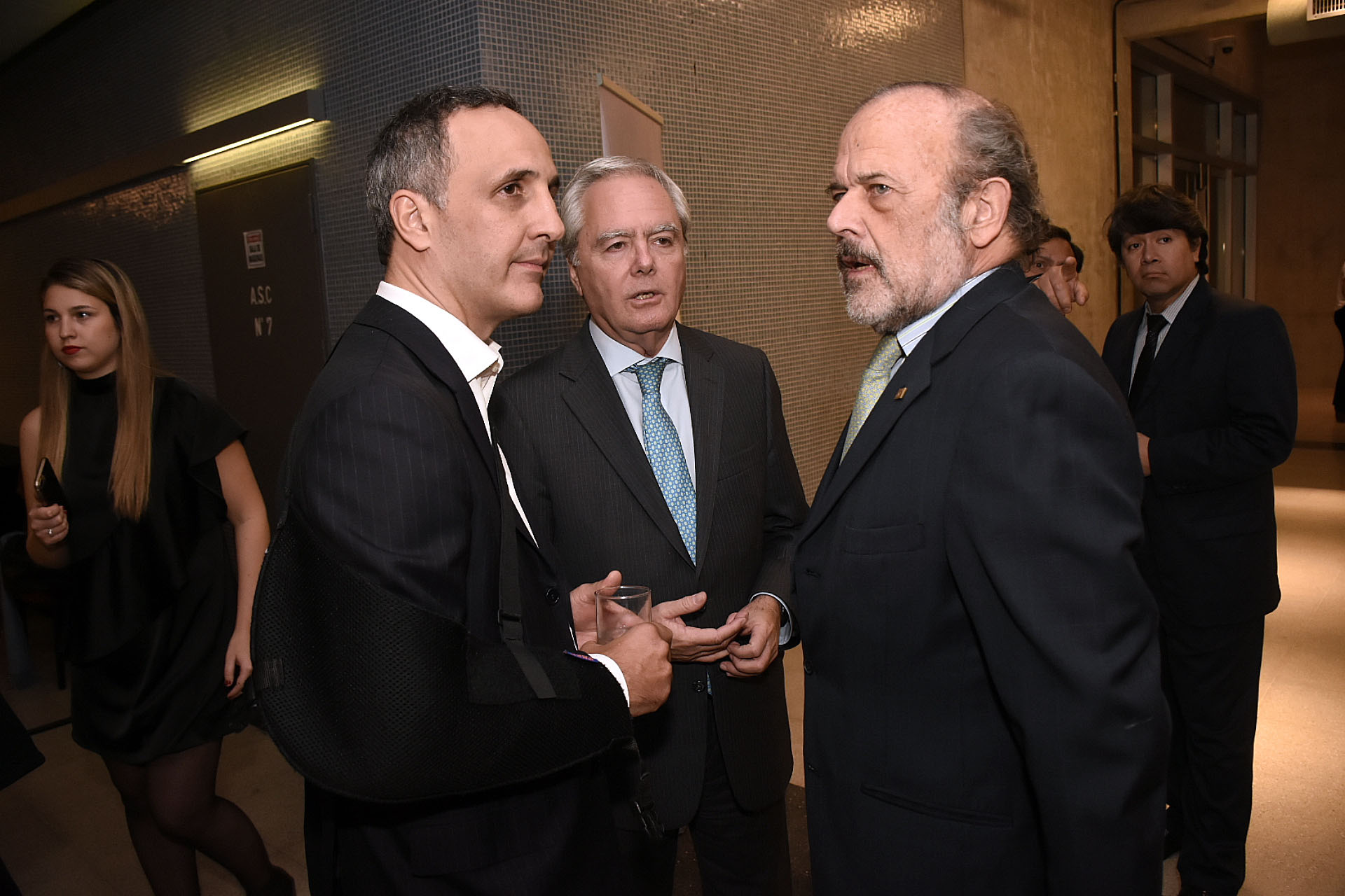 Marcos Bulgheroni junto al presidente provisional del Senado, Federico Pinedo, y al diputado Eduardo Amadeo