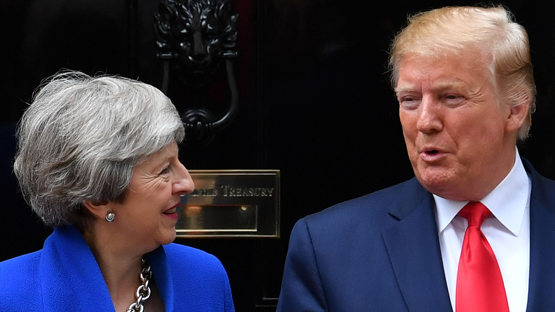 Resultado de imagen para trump aranceles primer ministro theresa may