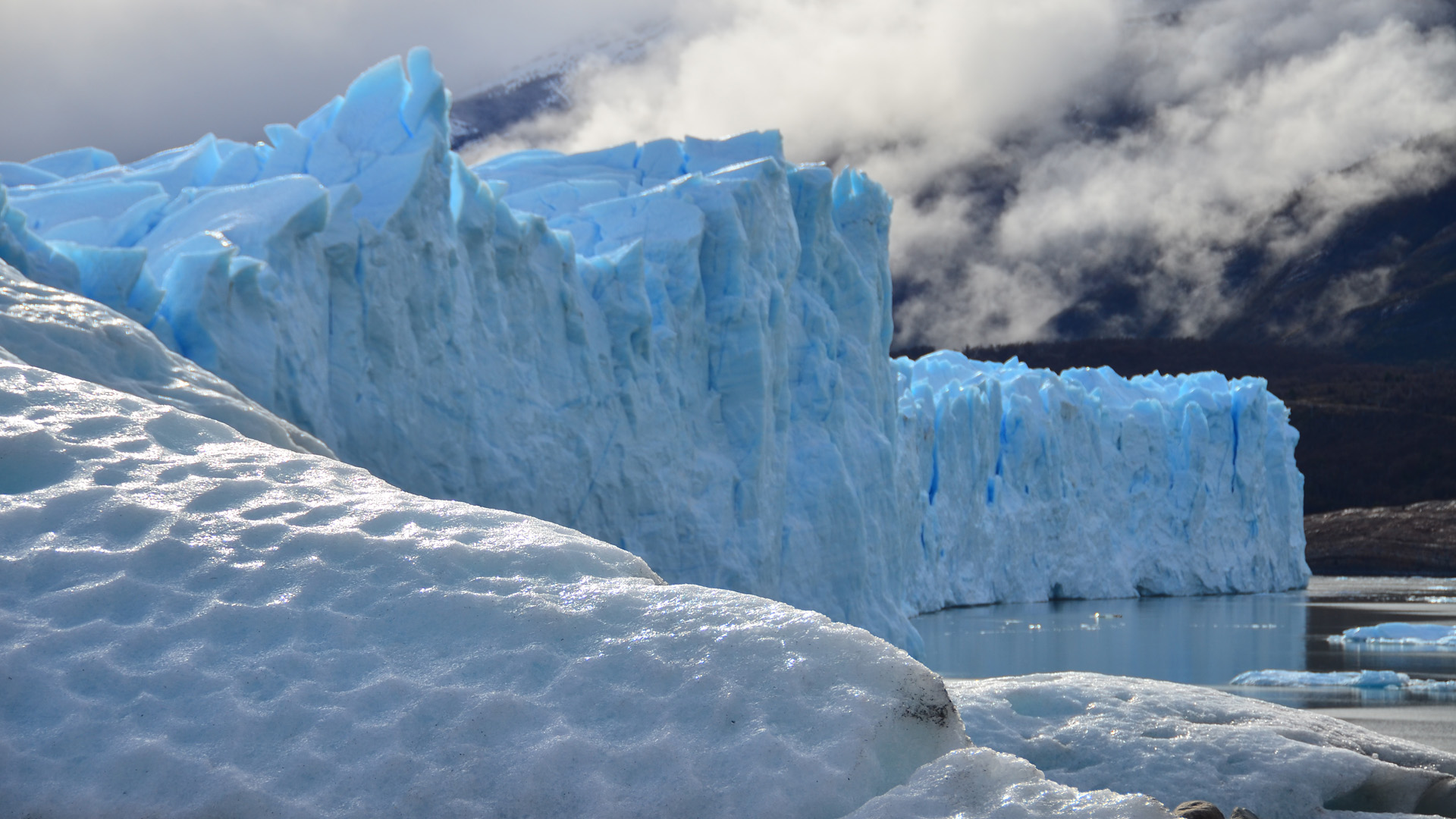 La última de las áreas incluye cuencas varias de Tierra del Fuego, Lago Fagnano, Islas Malvinas, Islas Georgias del Sur, Islas Orcadas del Sur, Islas Sandwich del Sur y Sector Antártico Argentino (Foto del Glaciar Perito Moreno)
