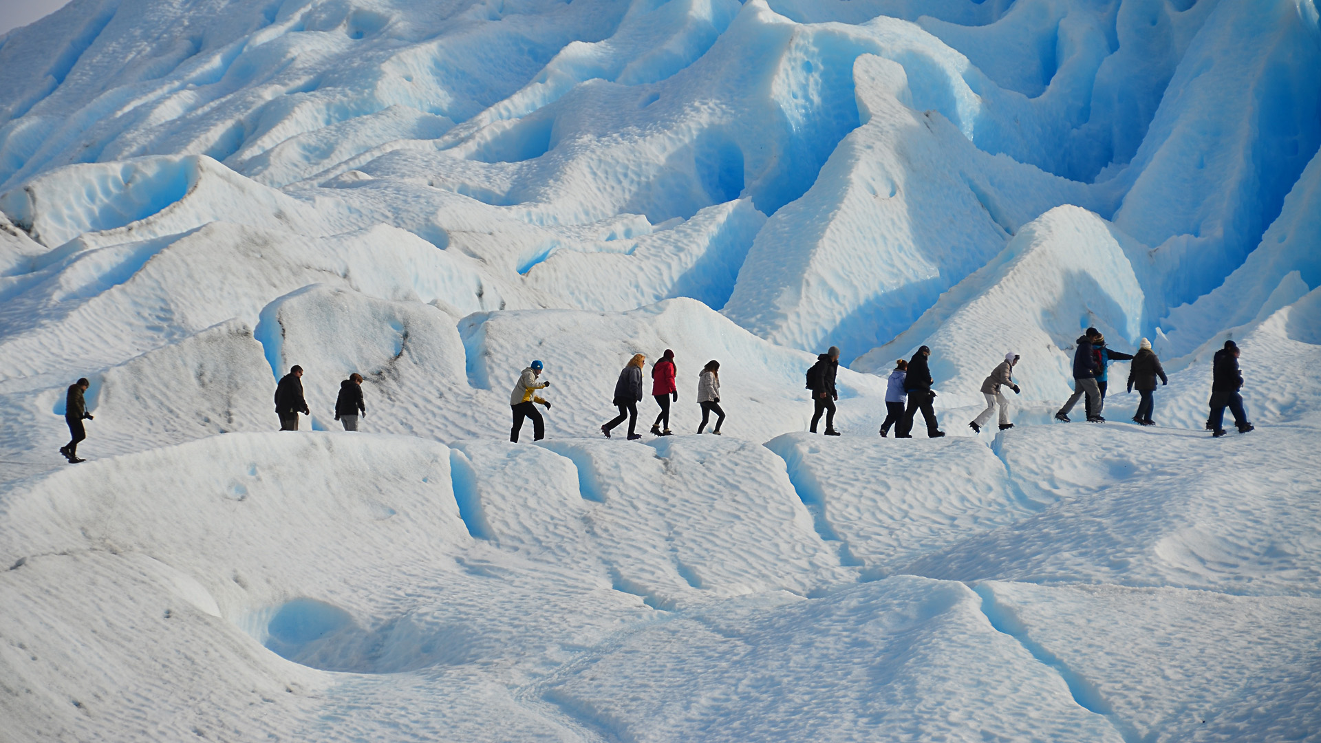 En los andes fueguinos cambia la orientación de la Cordillera en sentido oeste-este y disminuye considerablemente su altura (Foto del Glaciar Perito Moreno)