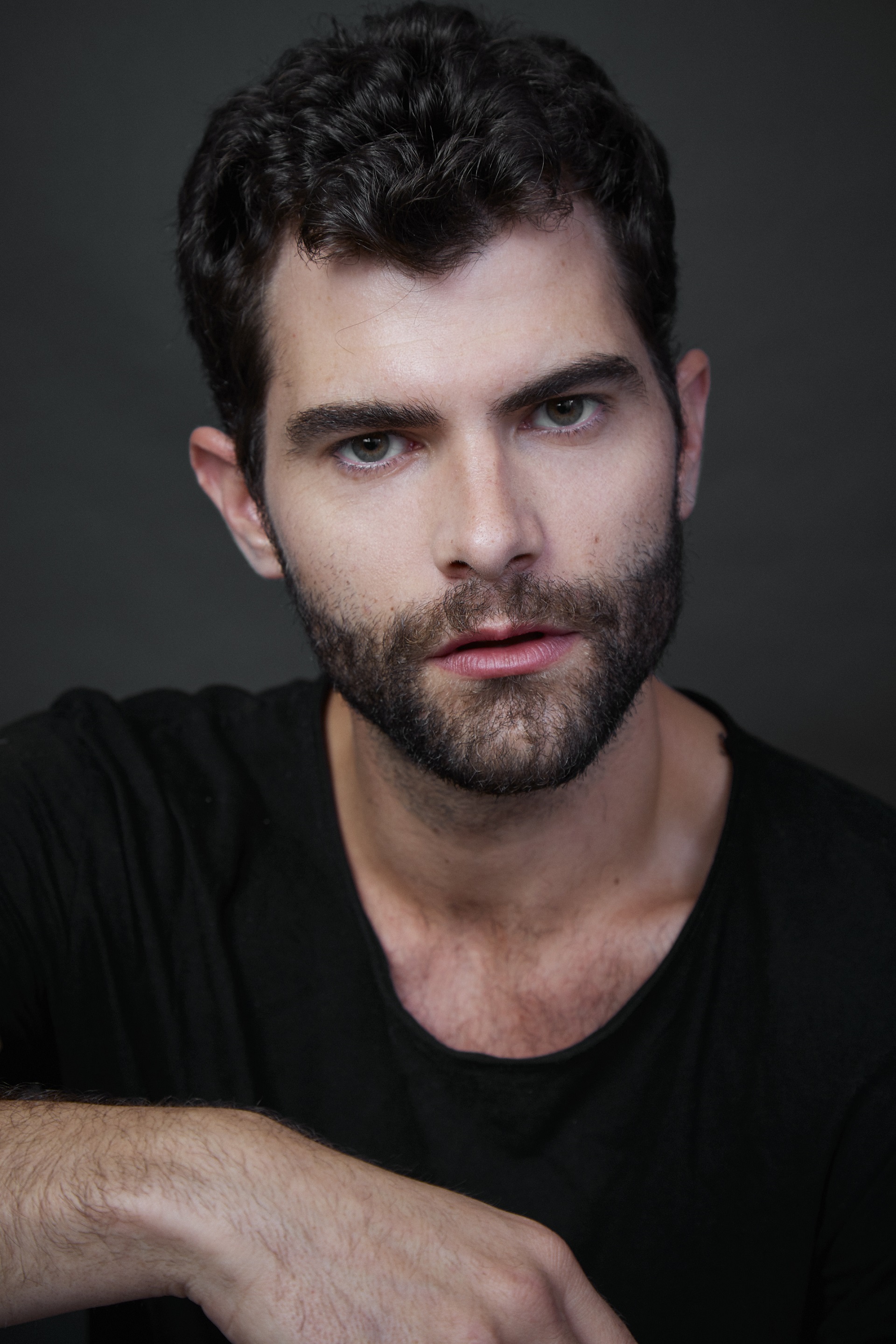 El actor vino solo a Buenos Aires y hace unas semanas recibió la visita de sus padres (Crédito: Victoria del Sel)