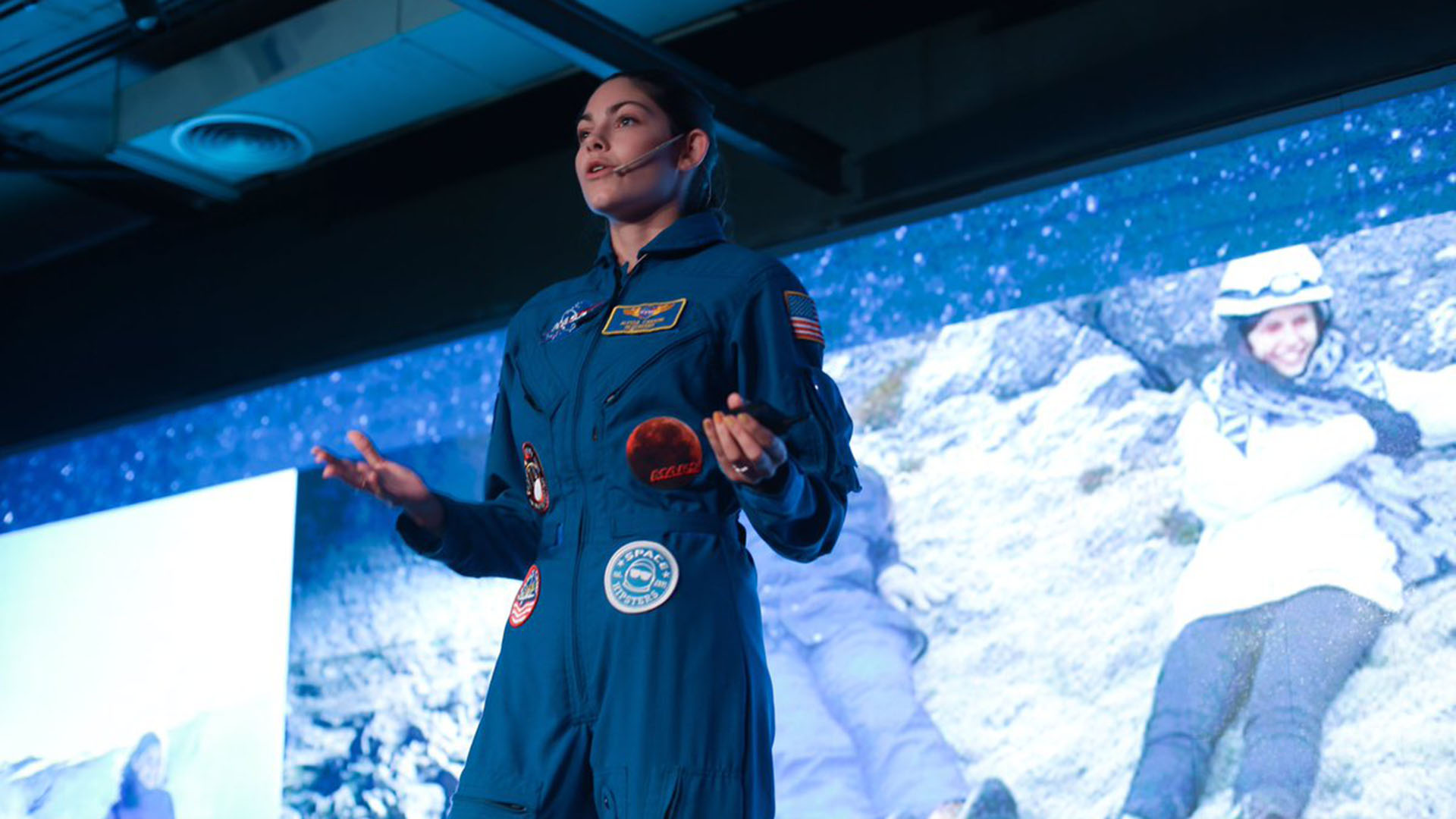 Ayer miércoles en el porteñísimo barrio de Parque Patricios, Alyssa brindó una conferencia brutalmente inspiradora enfocada para jóvenes y mujeres e invitada por la red latinoamericana de mujeres que hacen noticias WINN y Accenture. Se refirió a la importancia de nunca abandonar los sueños. (@Accenture_AR)