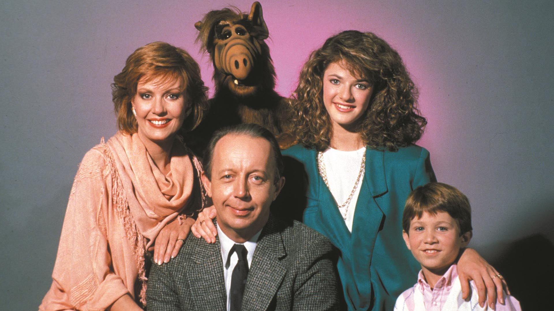 Anne Schedeen (Kate), Max Wright (Willie), Andrea Elson (Lynn) y Benji Gregory (Brian) junto a ALF