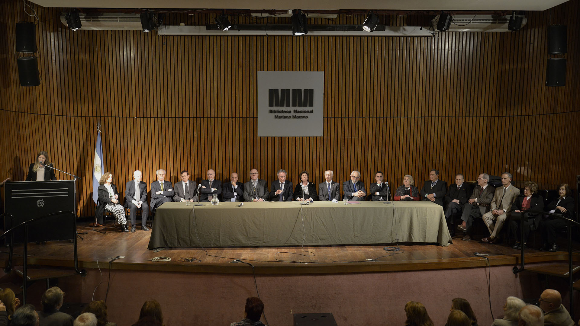 Los integrantes de la Academia Argentina de Letras