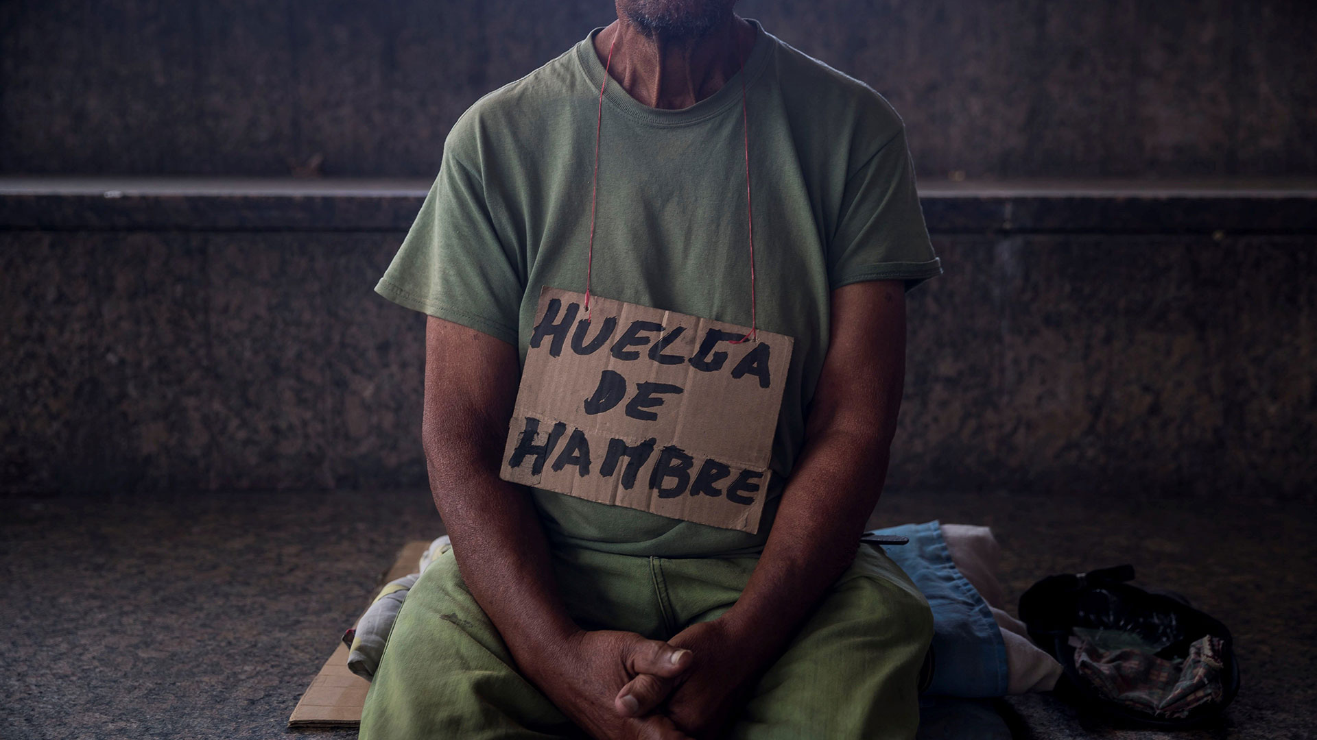 Un manifestante en huelga de hambre (EFE)