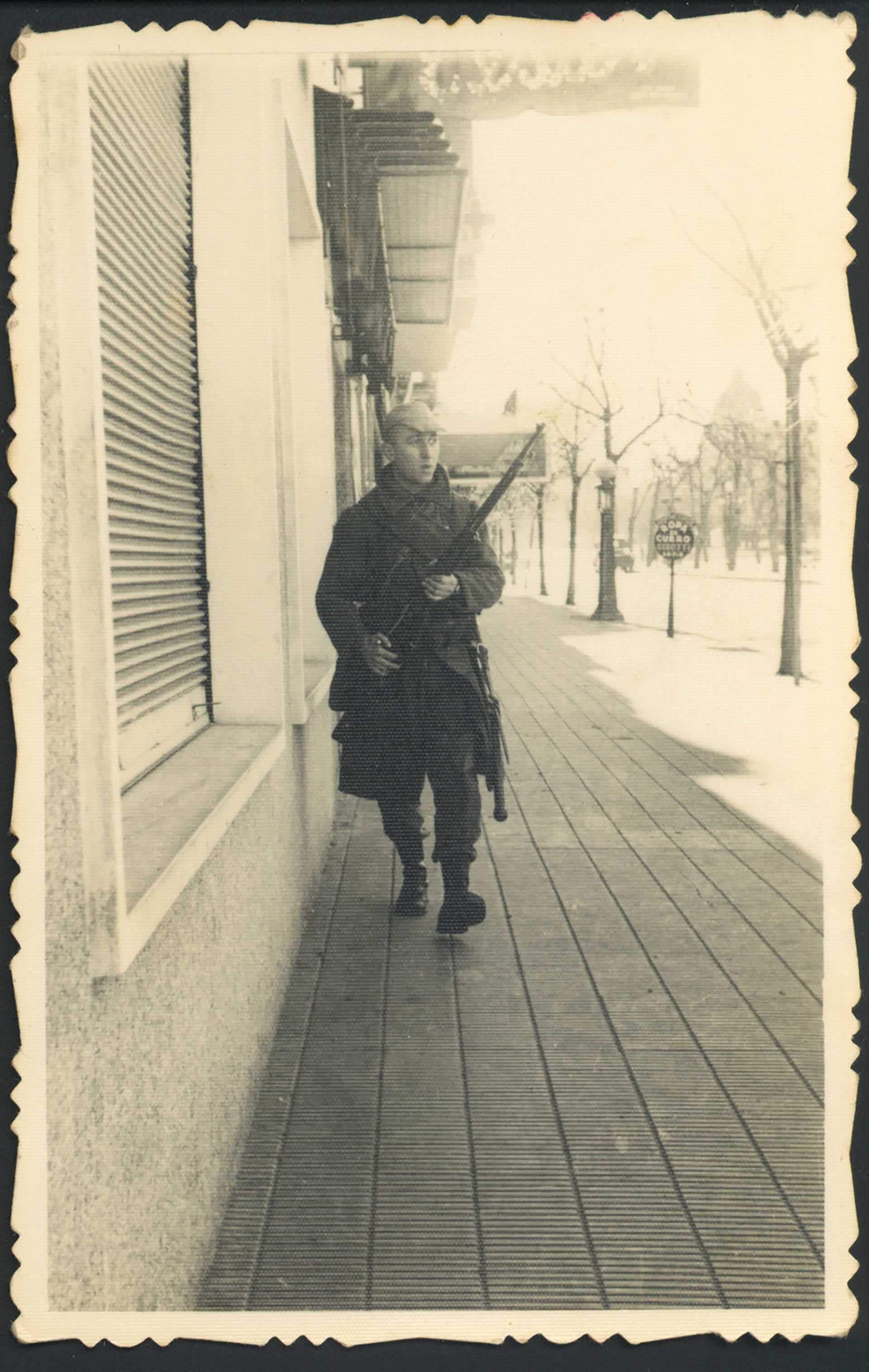 Un soldado durante los acontecimientos del 9 de junio de 1956 en La Plata