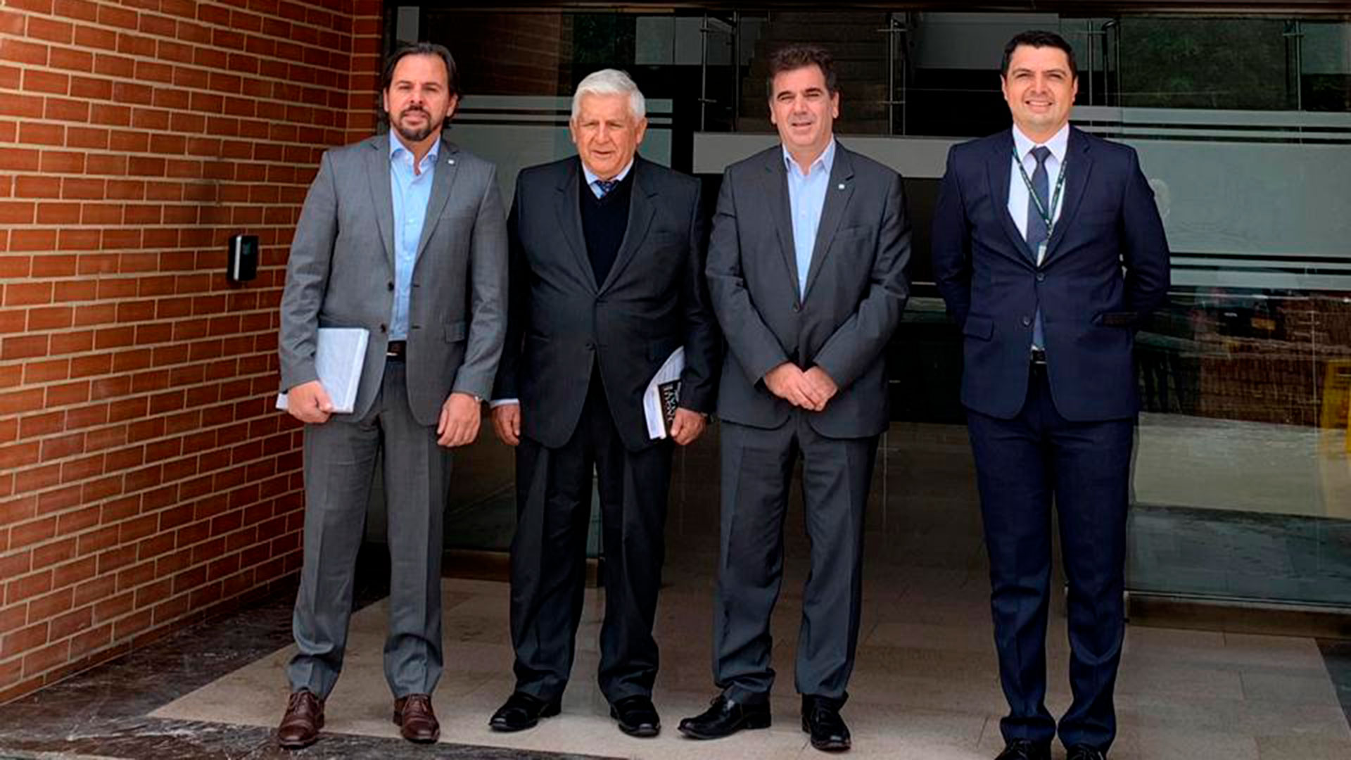 Cristian Ritondo Se Reunio Con El Ex Jefe De La Policia De Colombia Que Combatio A Los Carteles De Medellin Y Cali Infobae