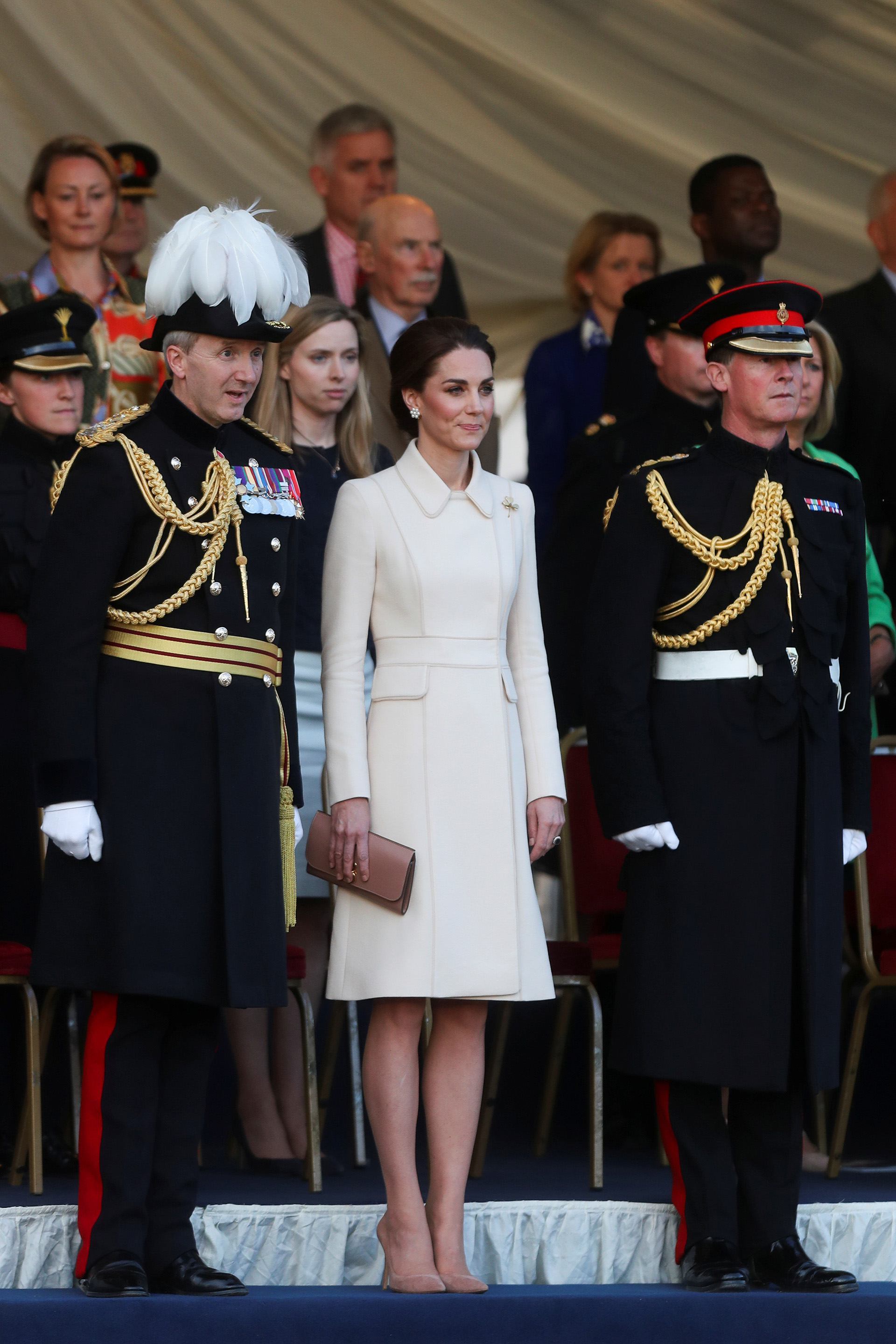 Su elegante look recordó los fabulosos estilismos de Jacqueline Kennedy