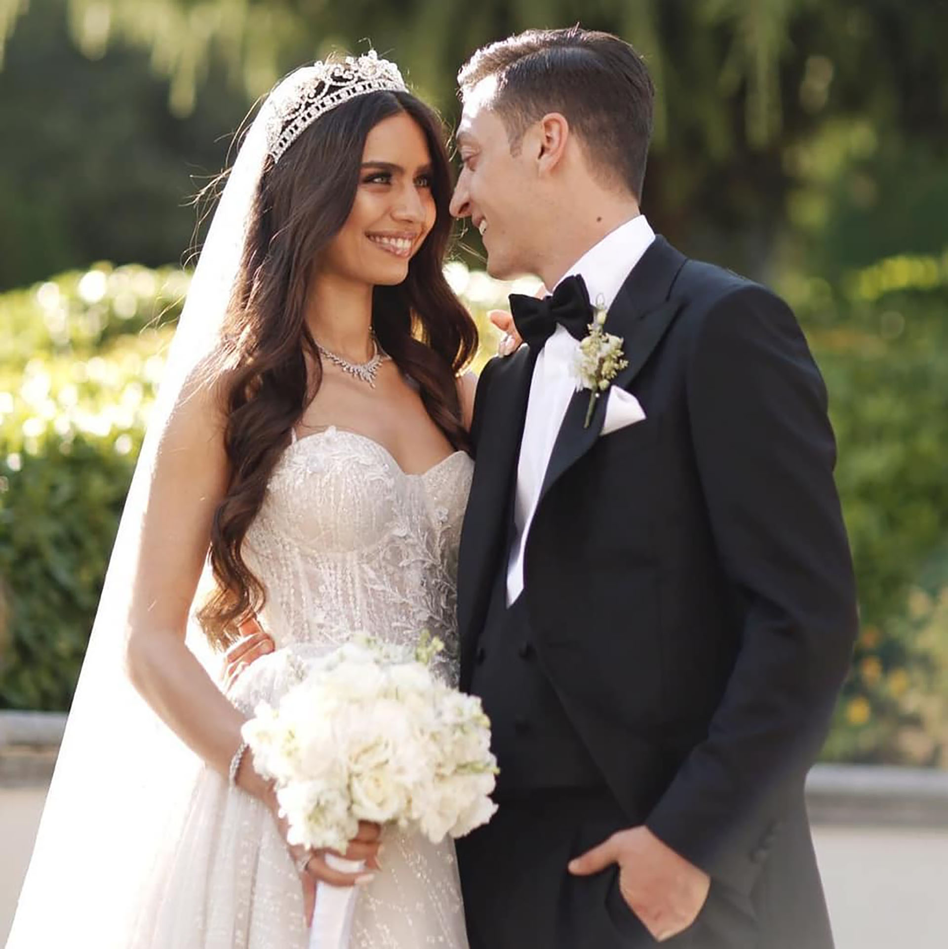 El alemán Mesut Özil, mediapunta del Arsenal FC, celebró su matrimonio con una gran iniciativa solidaria