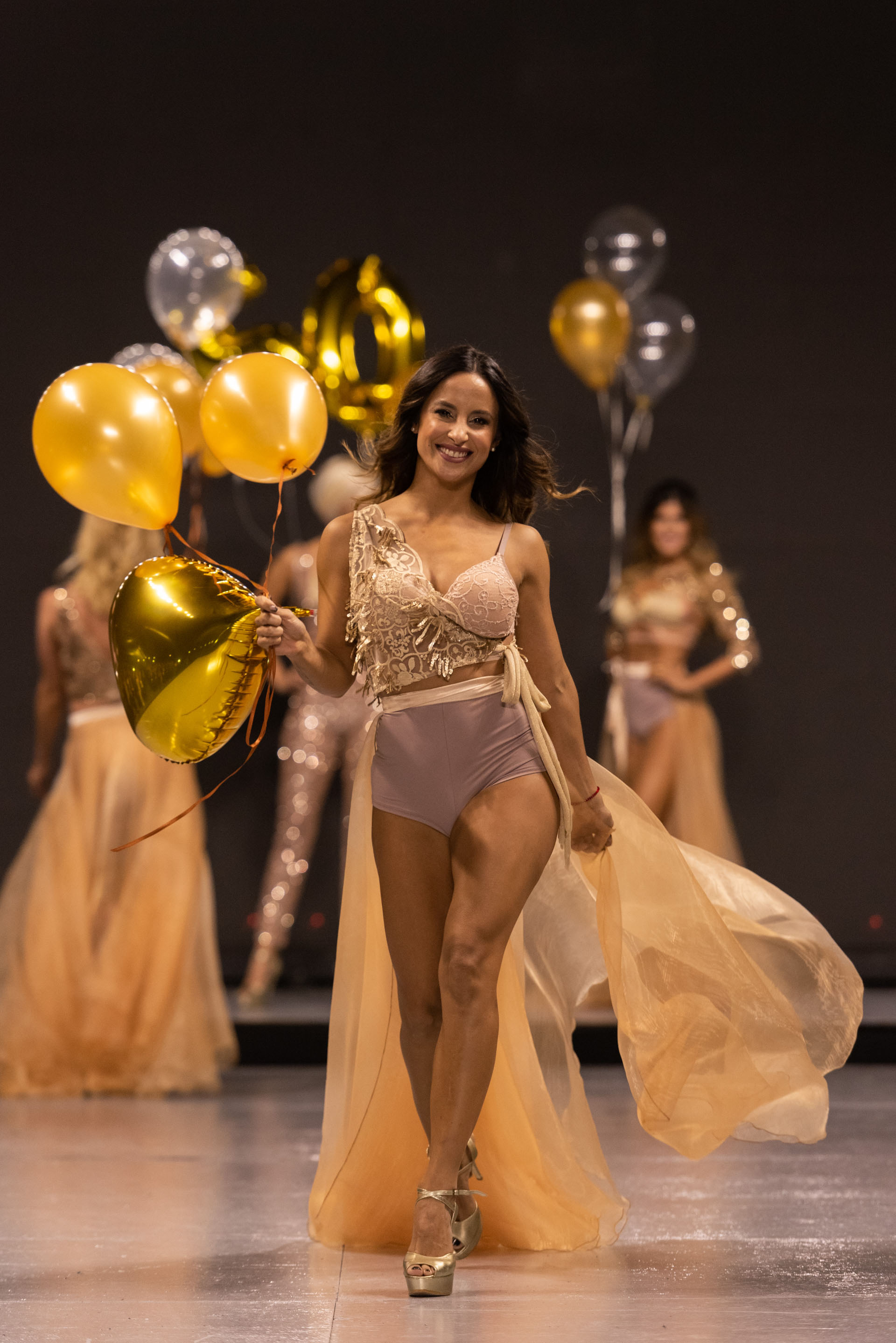 Lourdes Sánchez, modelo, bailarina y conductora estuvo presente en la primera pasada de Silkey 50 años que conmemoraba la trayectoria de la marca de vanguardia en cosmética y belleza