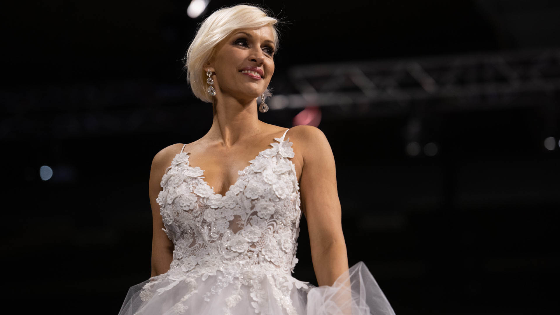 Grudke cerró la pasarela de una noche mágica que reunió a los principales diseñadores argentinos, en el primer día del gran show de moda con un vestido de Claudia Arce