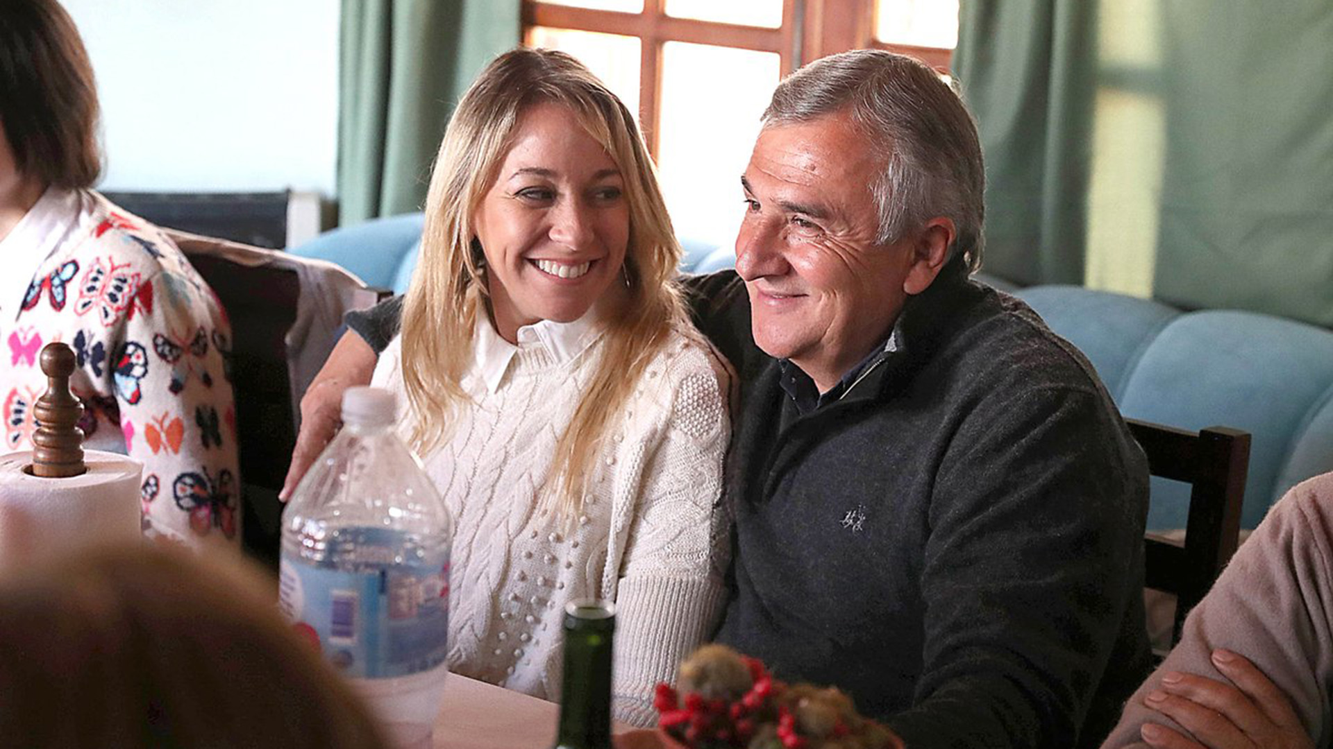 El gobernador de Jujuy, Gerardo Morales, junto a su esposa