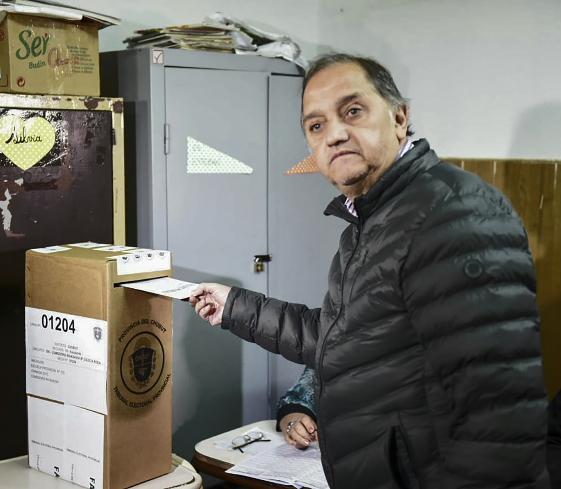 El candidato a la gobernación del Frente Patriótico Chubutense, Carlos Linares, desafía al gobernador Arcioni