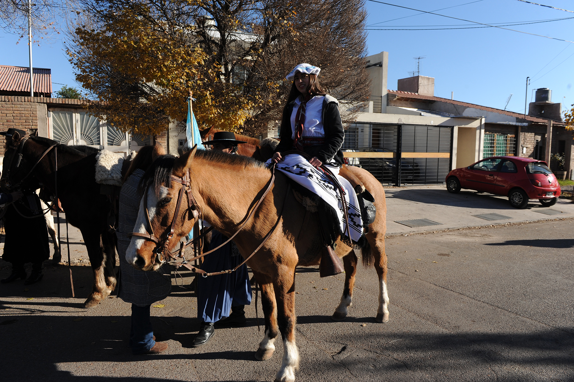 A votar en caballo: una de las imágenes que dejó el domingo electoral en Mendoza