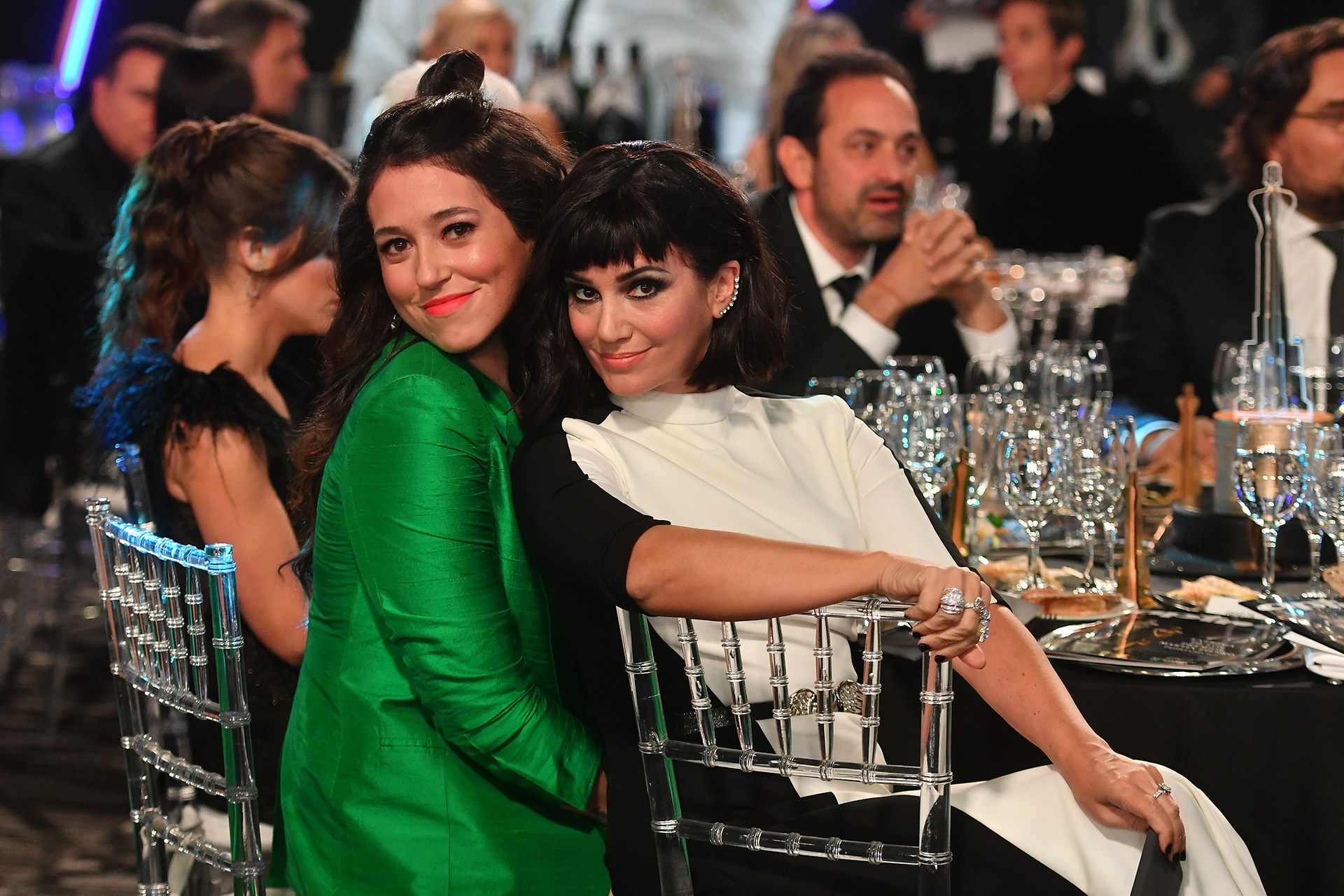 Las Siciliani, Griselda y Leticia, compartieron mesa en la super fiesta en el Hilton. La mayor de las hermanas estaba nominada como Protagonista de Unitario y/o Miniserie por Morir de Amor (Telefe)