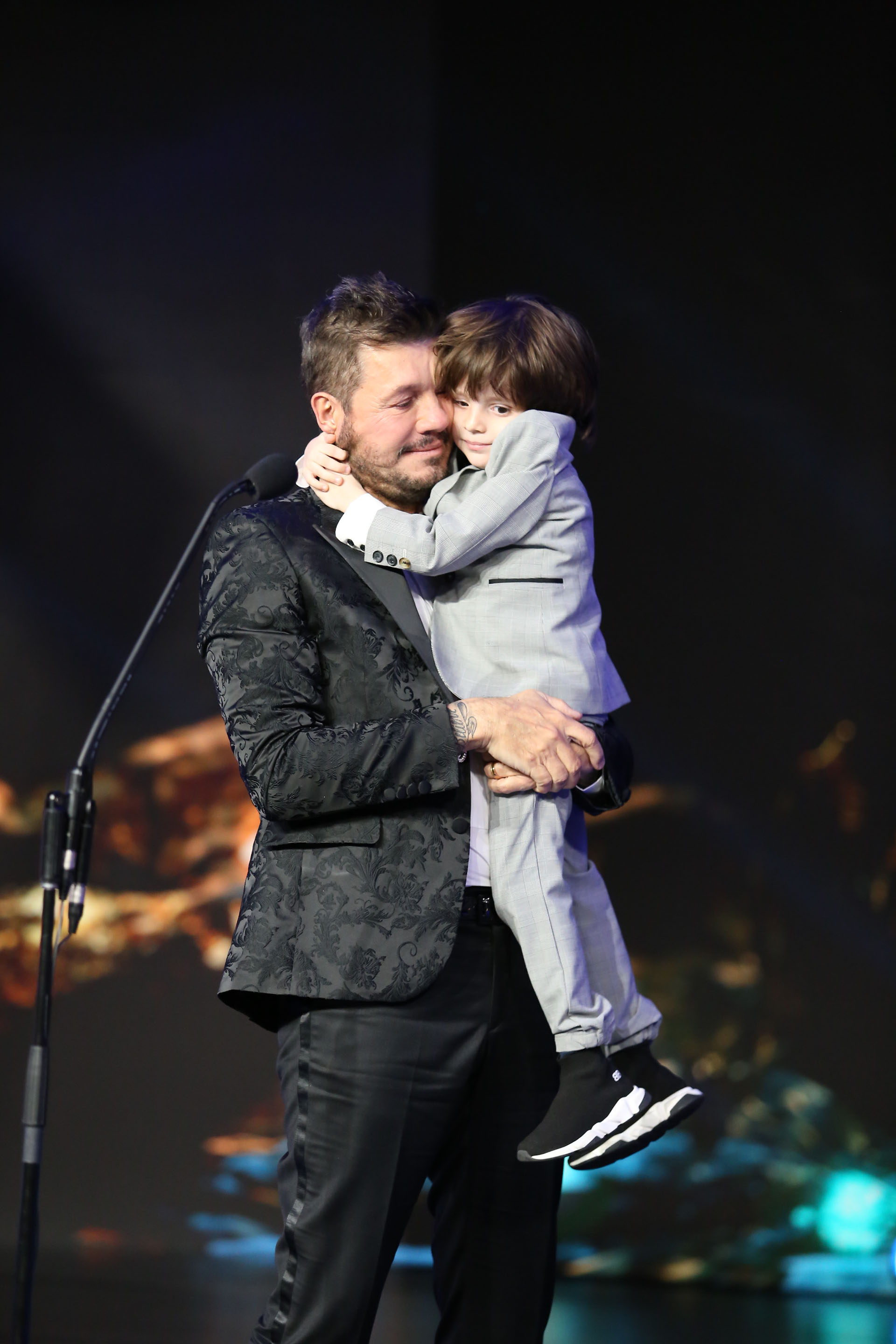 Marcelo y Lolo, su hijo menor: “Lograr este premio es maravilloso para mí. Se lo quiero dedicar a la mujer que amo con locura y a mis hijos, que son mi mayor logro en este mundo. Yo le cambiaba los pañales a Mica cuando arrancamos… Este premios es para ustedes, gracias”, dijo